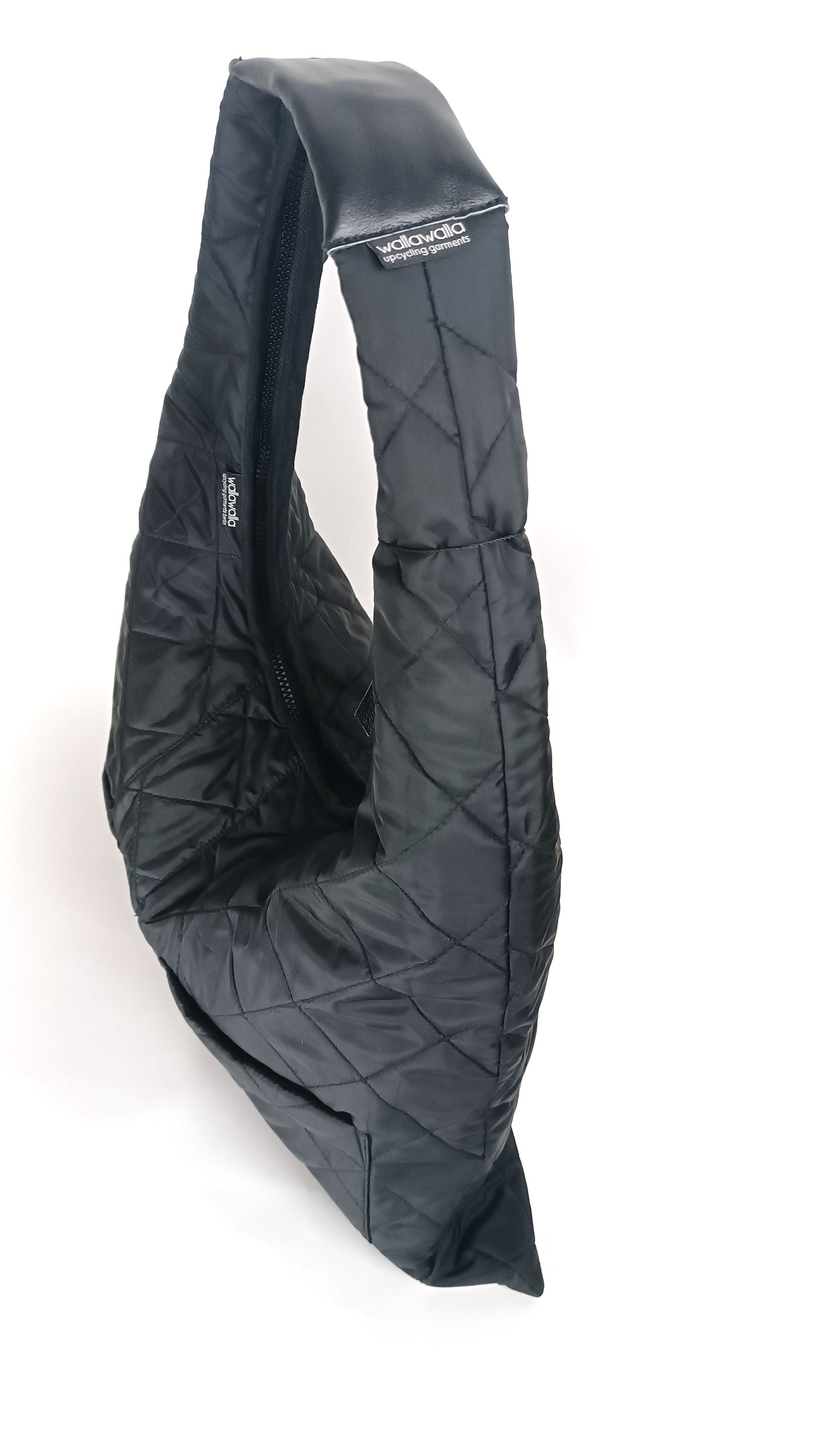 Triangle Bag "Ruvo"