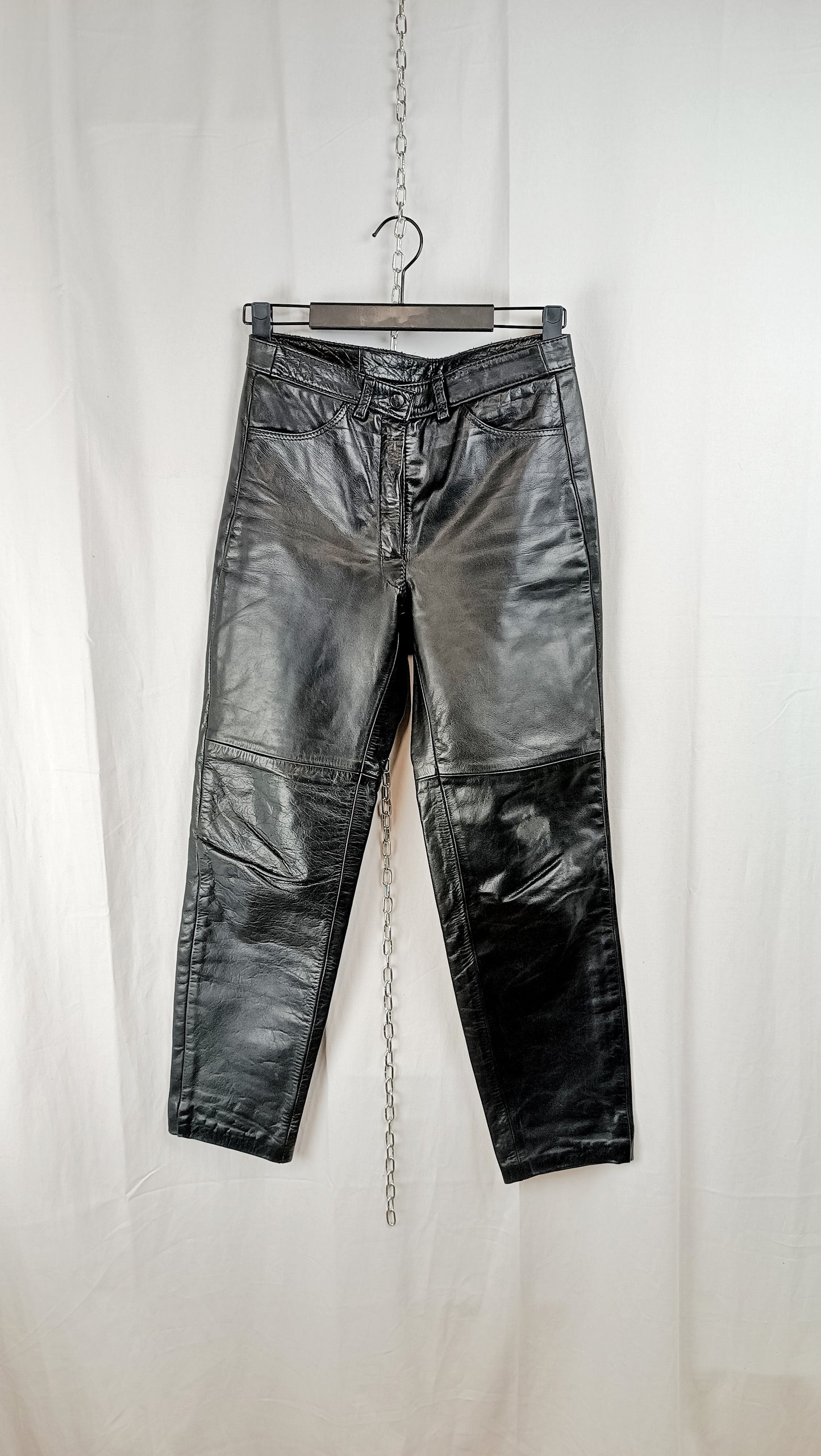 Hose aus Leder vor dem Upcycling zur Two-Way Bag