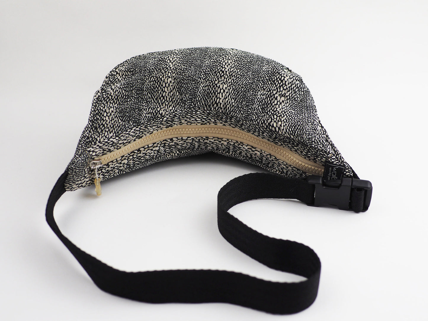 Upcycling Crossbodybag, Gutschein, nachhaltige Schultertasche, Individuelles Geschenk, personalisierte Tasche, Wunschdesign