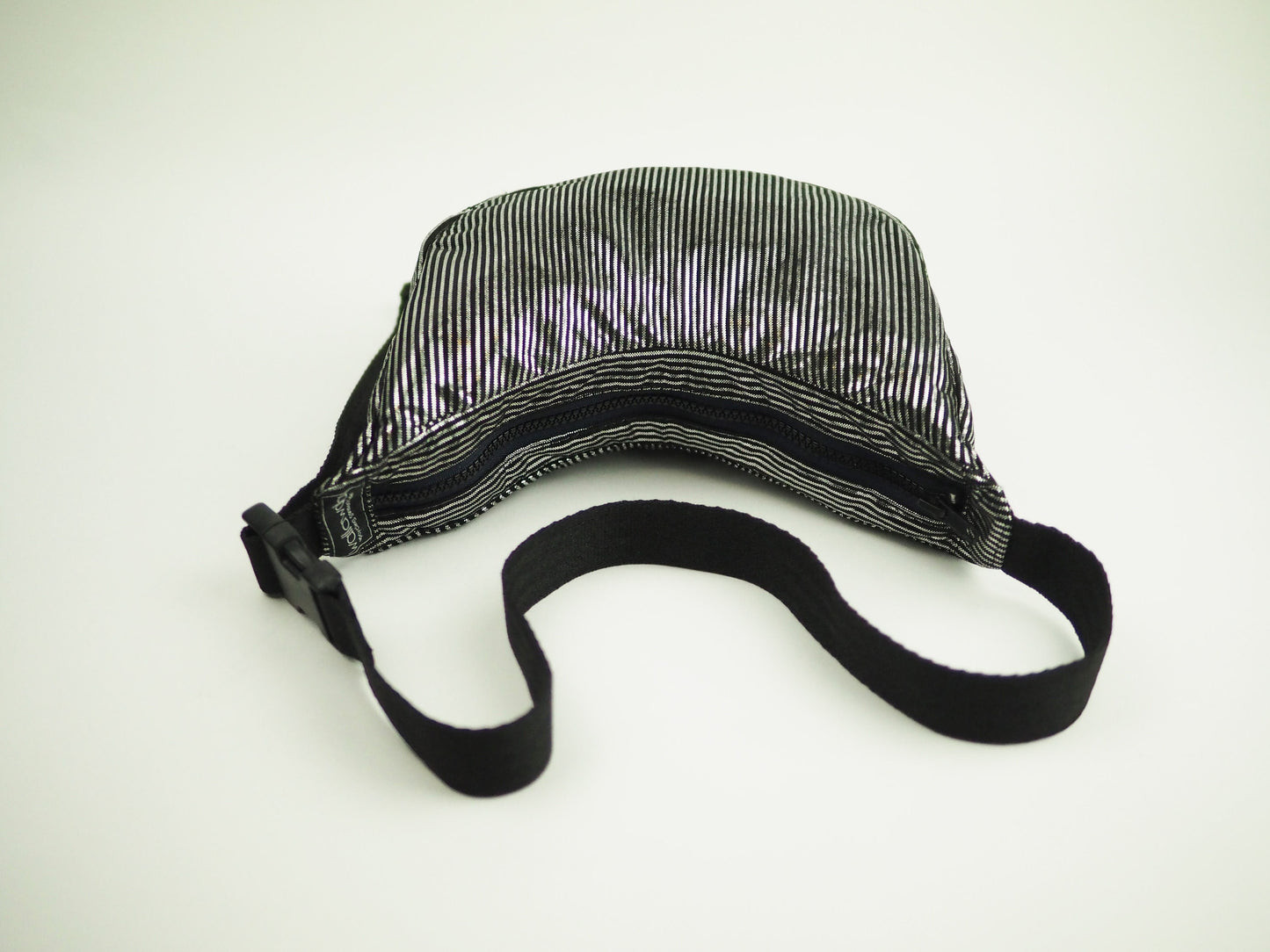 Upcycling Crossbodybag, Gutschein, nachhaltige Schultertasche, Individuelles Geschenk, personalisierte Tasche, Wunschdesign