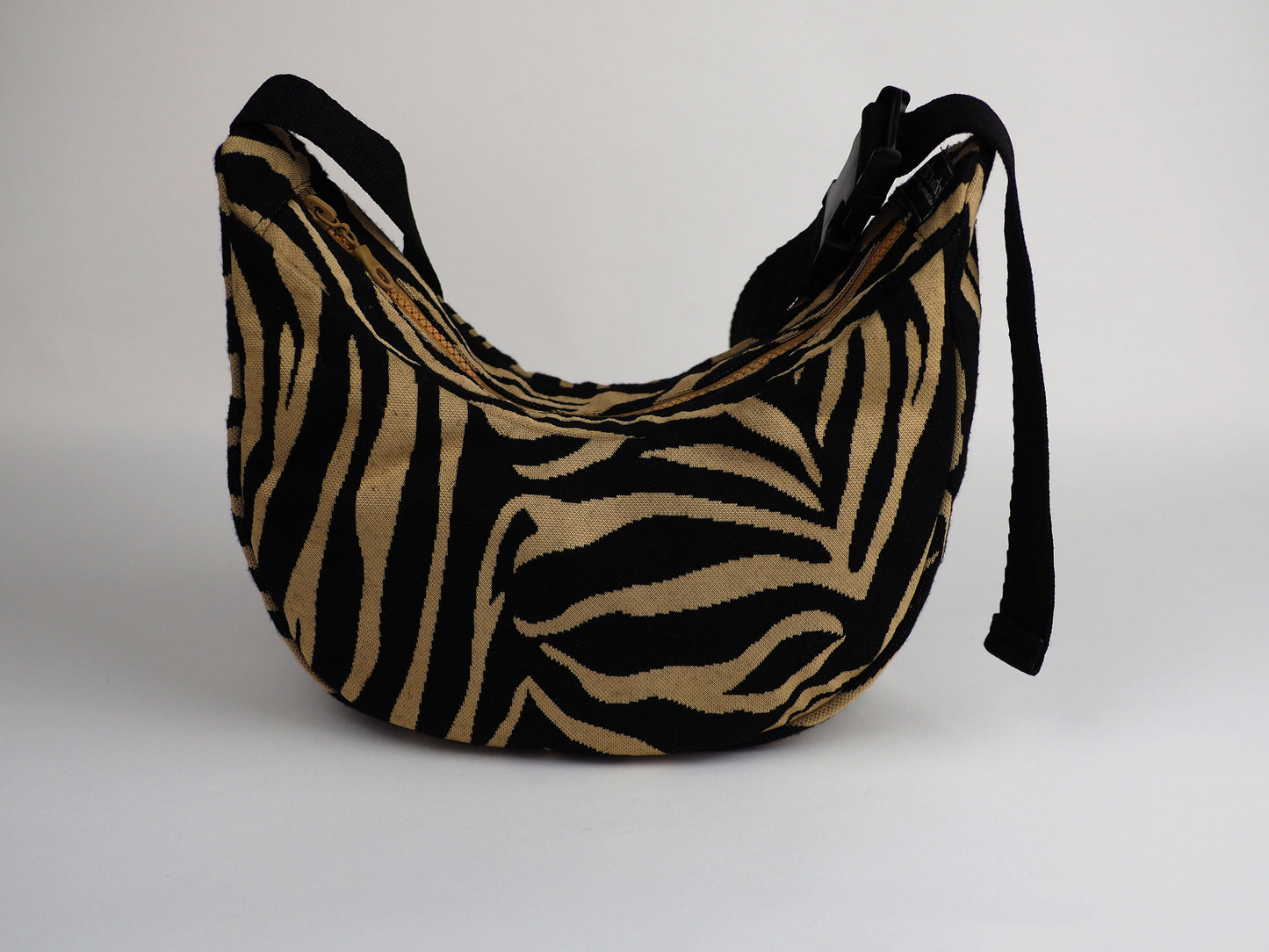 Upcycling Crossbodybag, Gutschein, nachhaltige Schultertasche, Individuelles Geschenk, personalisierte Tasche, Wunschdesign