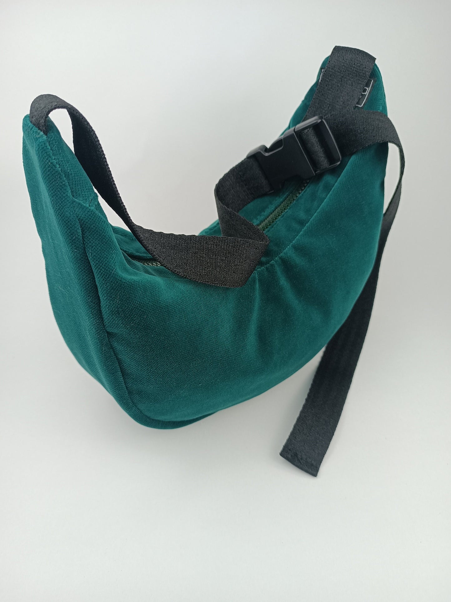 Türkisgrüne Crossbodybag, Schultertasche "Dandelion", Upcycling, Einzelstück,Samt ,Grün, türkis, nachhaltig