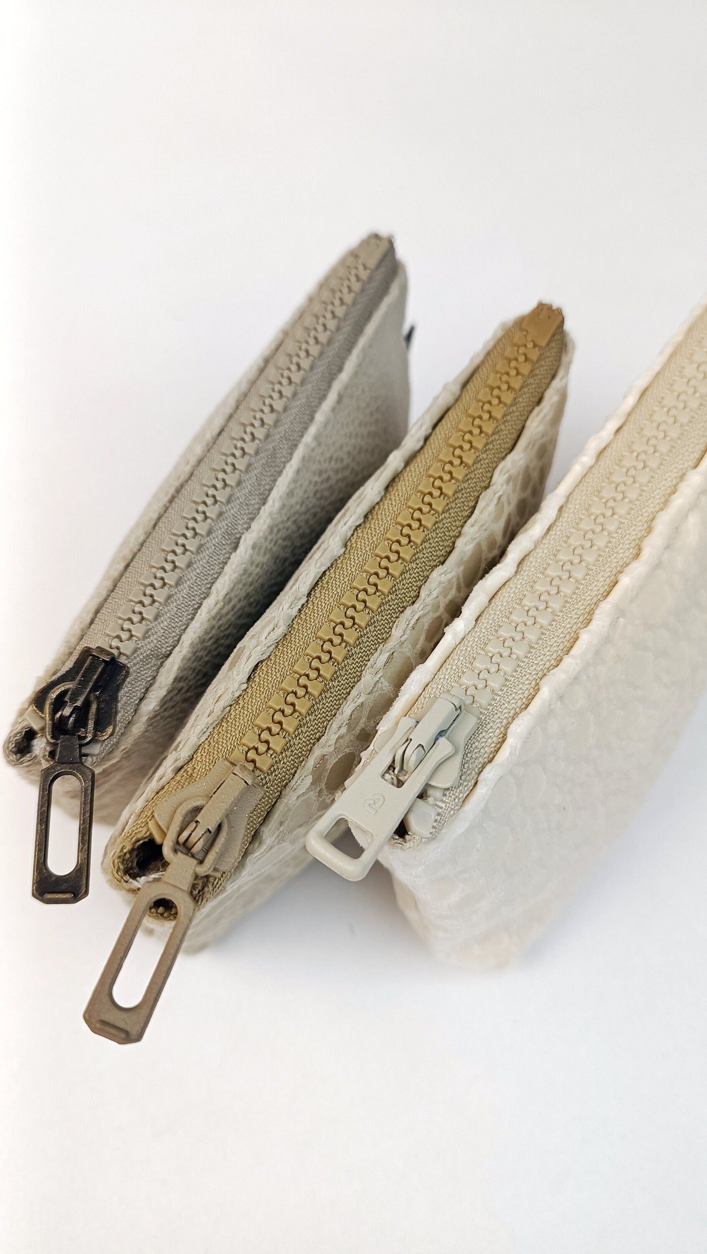 Upcycling Mini Geldbörse Größe S, kleines Portmonnaie, Geldbeutel, Kosmetiktasche, Stiftetasche, Bankkarten, Brillenetoui, kleines Geschenk,