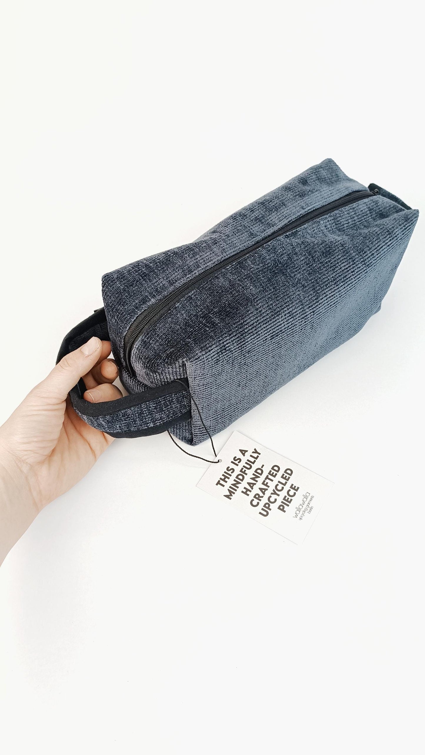Große Kulturtasche aus geretteten Stoffsamples
