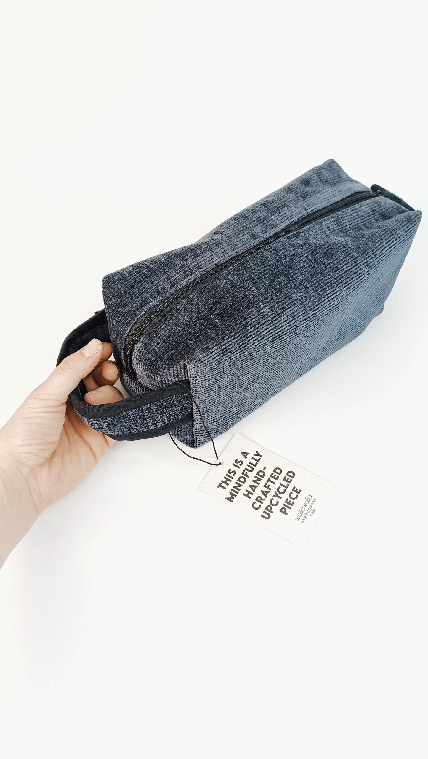 Große Kulturtasche aus geretteten Materialien, Upcycling, nachhaltig, Kulturbeutel, Set, vegan, Reisetasche,Herren, Make Up Bag, Kosmetik