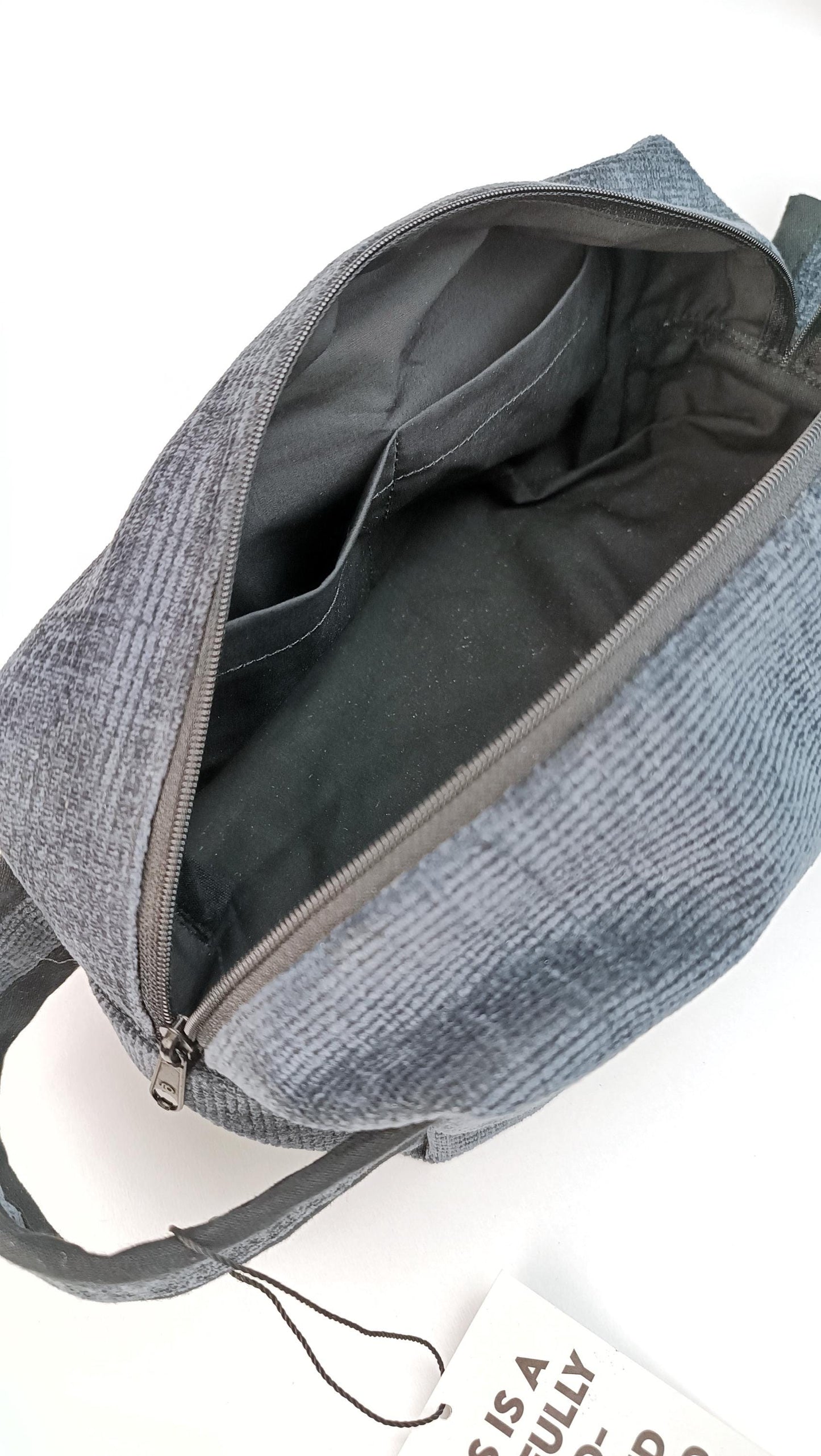 Große Kulturtasche aus geretteten Materialien, Upcycling, nachhaltig, Kulturbeutel, Set, vegan, Reisetasche,Herren, Make Up Bag, Kosmetik