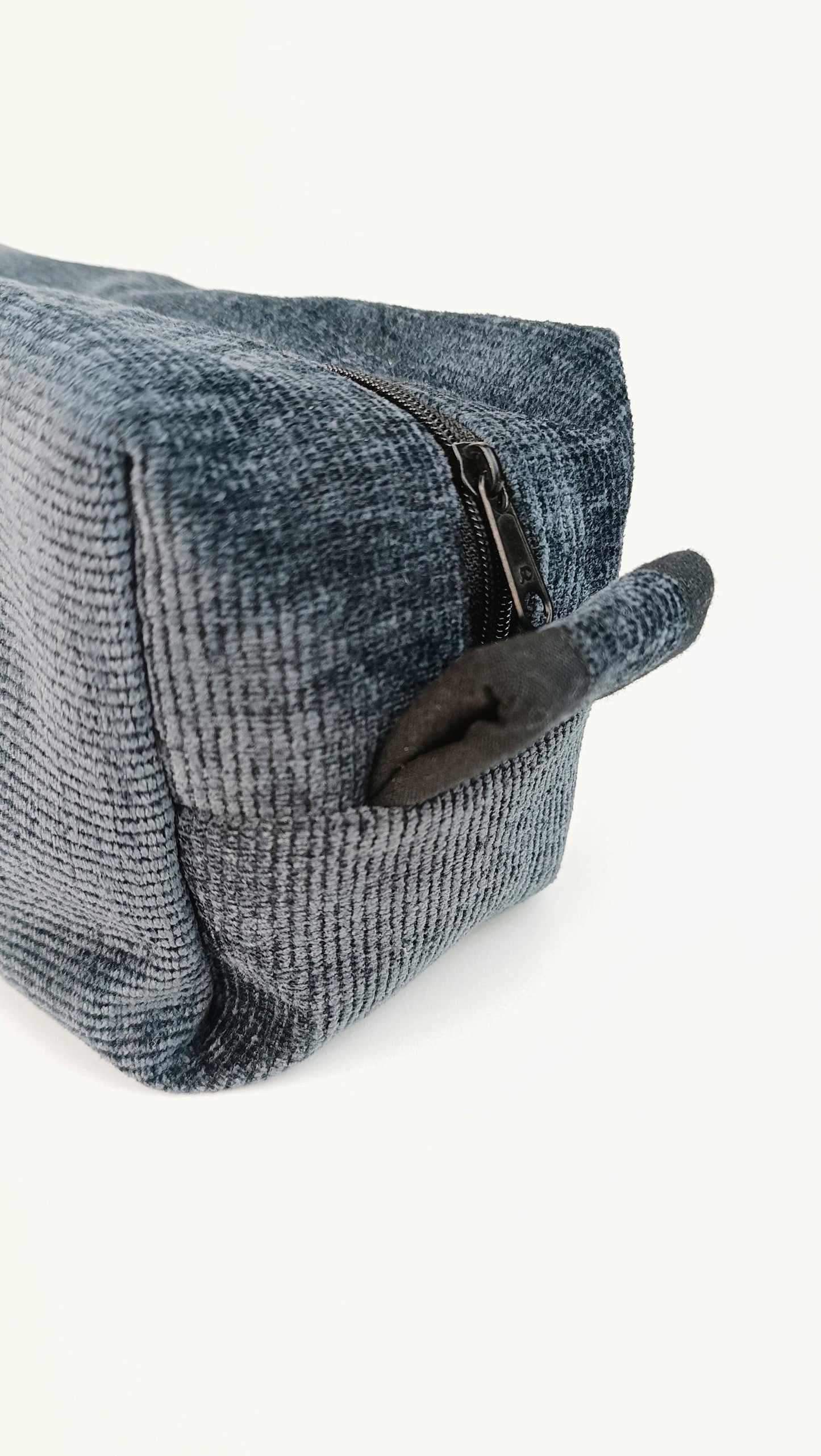 Große Kulturtasche aus geretteten Materialien, Upcycling, nachhaltig, Kulturbeutel, Set, vegan, Reisetasche,Herren, Make Up Bag, Kosmetik