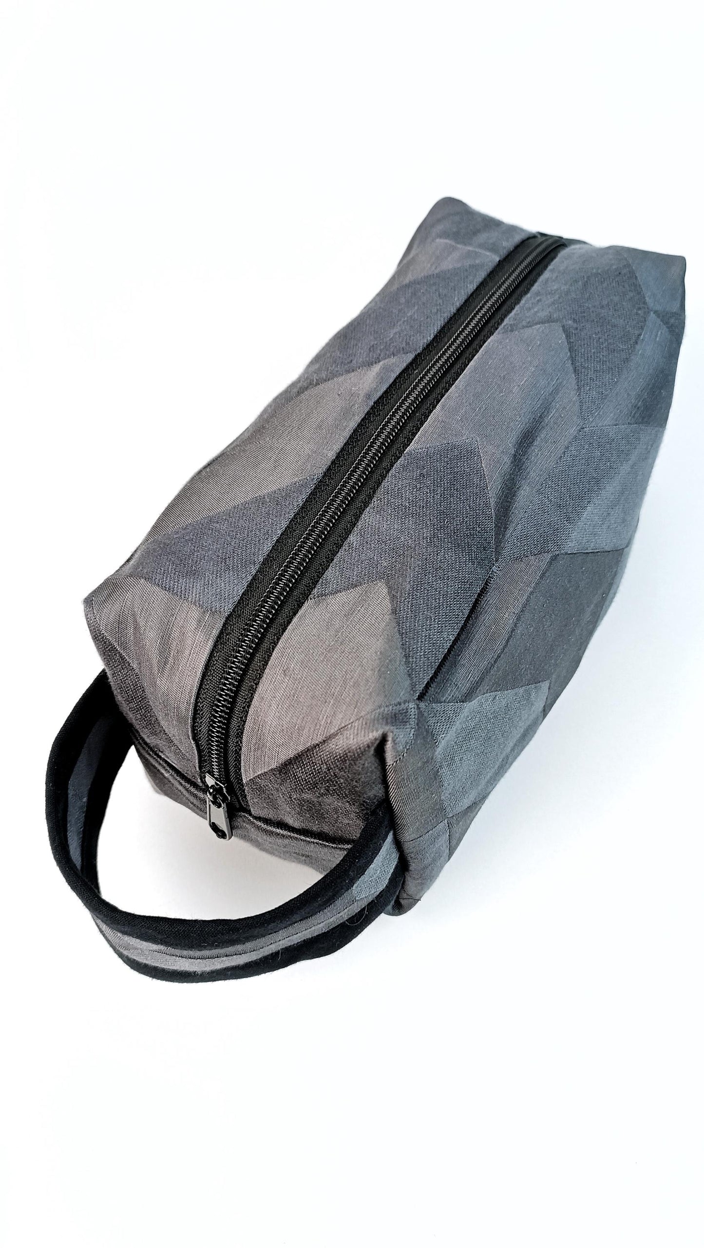 Große Kulturtasche aus geretteten Materialien, Upcycling, nachhaltig, Kulturbeutel, Set, vegan, Reisetasche,Herren, Make Up Bag, Kosmetik