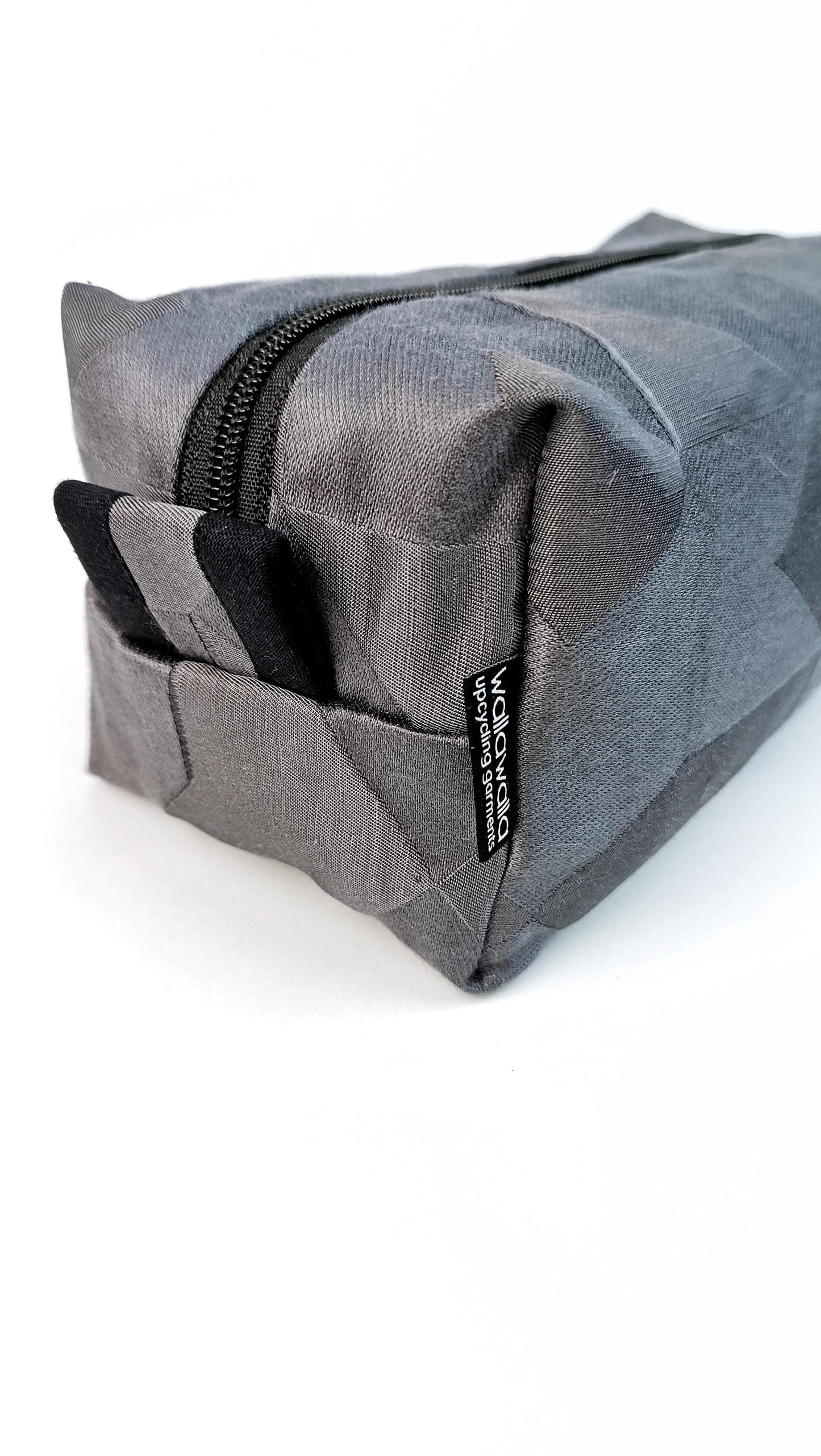 Große Kulturtasche aus geretteten Materialien, Upcycling, nachhaltig, Kulturbeutel, Set, vegan, Reisetasche,Herren, Make Up Bag, Kosmetik