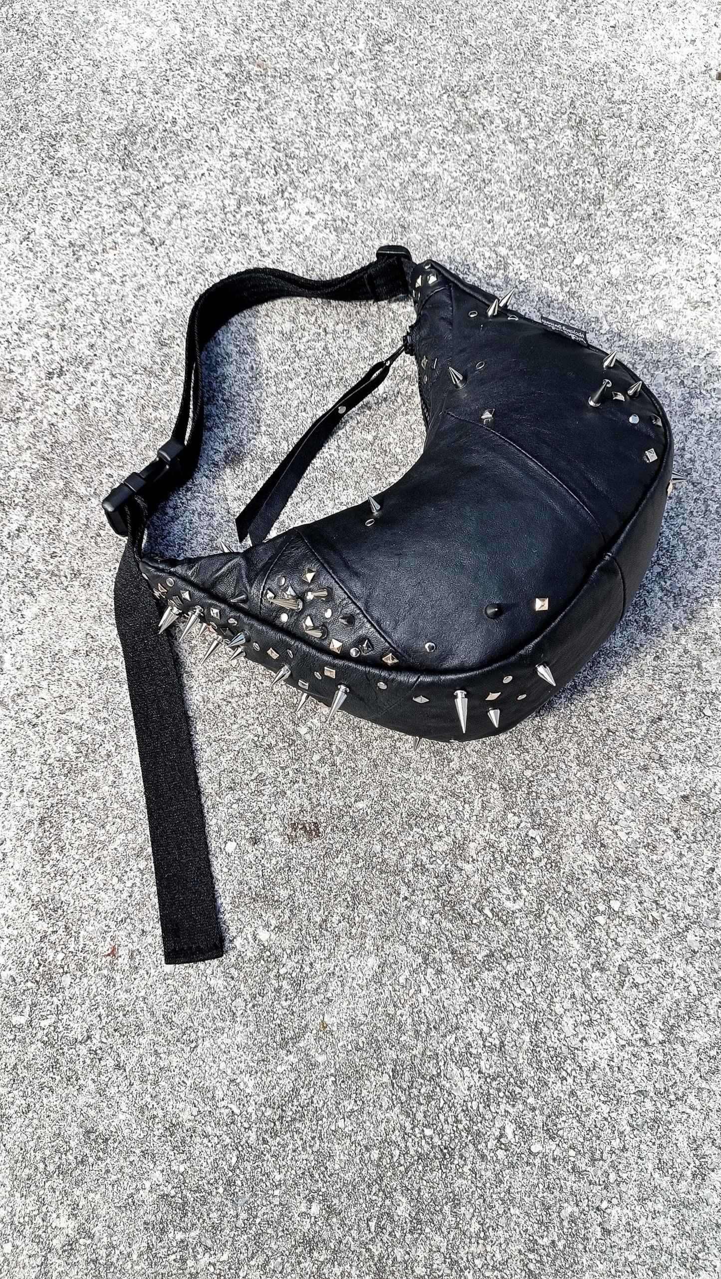 Two-ways-wo-wear Bag "Pooi"