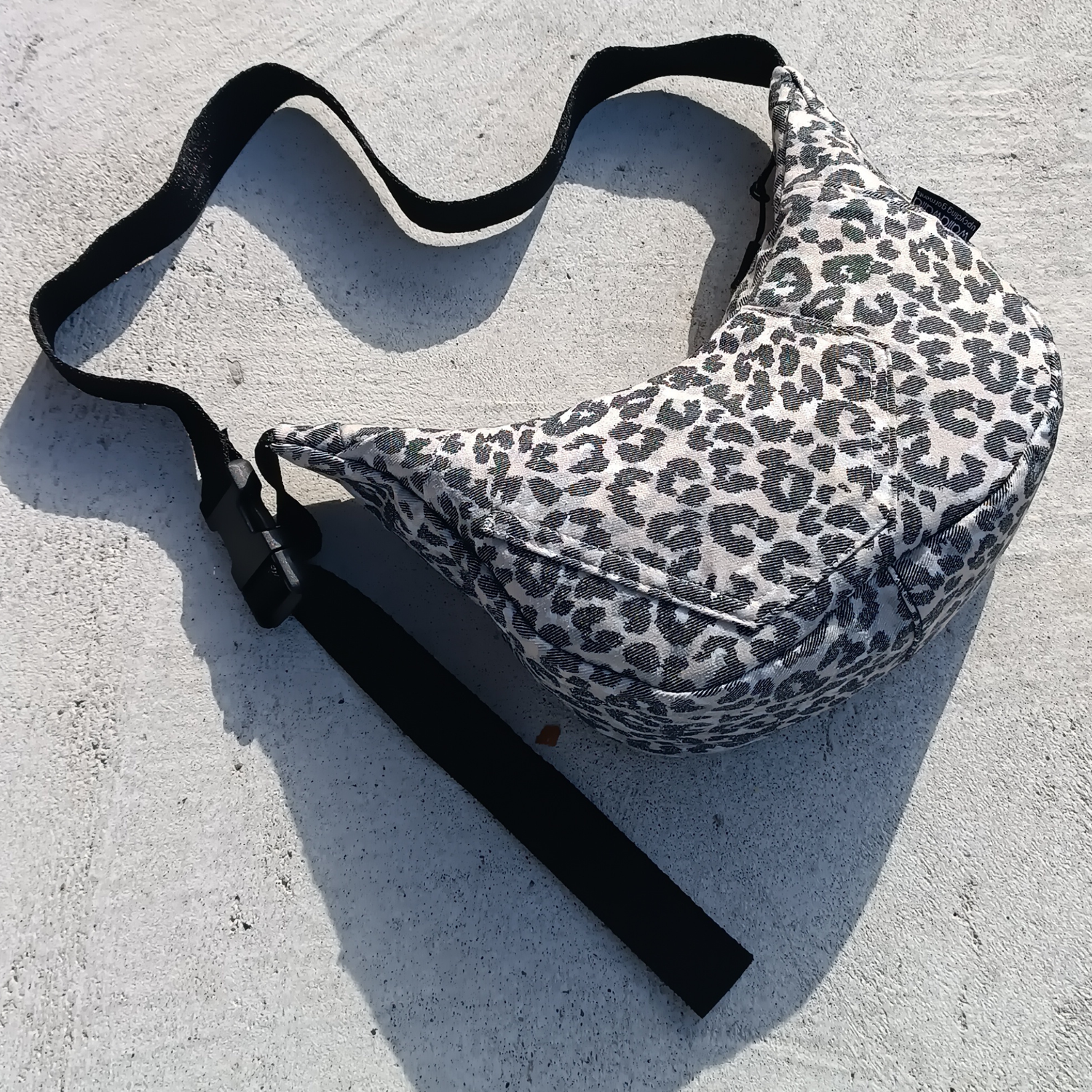 Crossbody Bags von Wallawalla Berlin als handgemachte Upcycling-Unikate