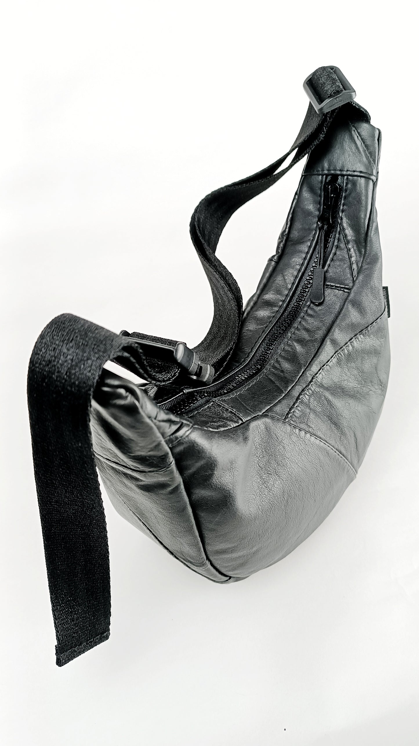 two ways to wear bag unisex tasche econyl gurt baguette  bag