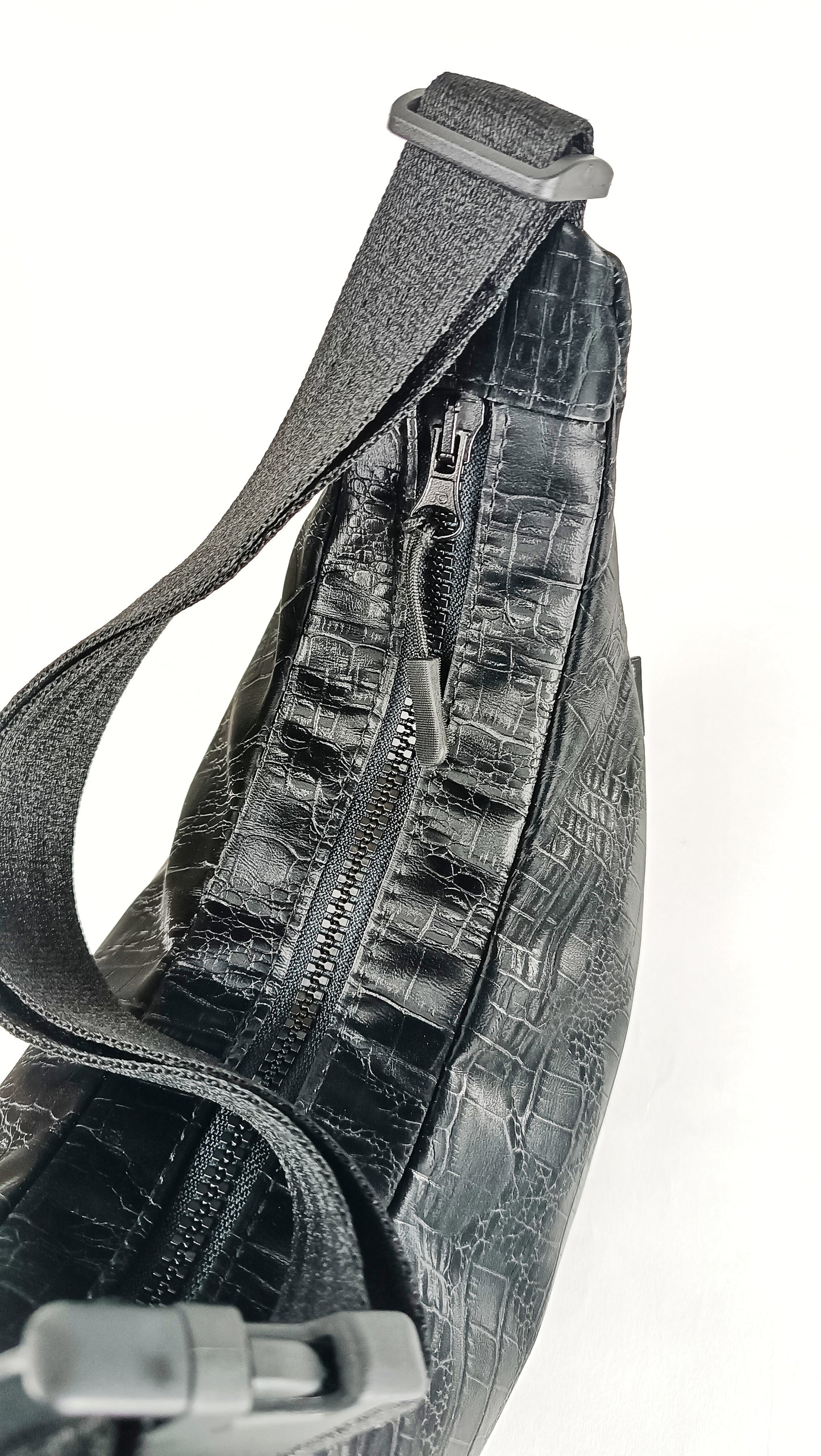 two ways to wear bag unisex tasche econyl gurt