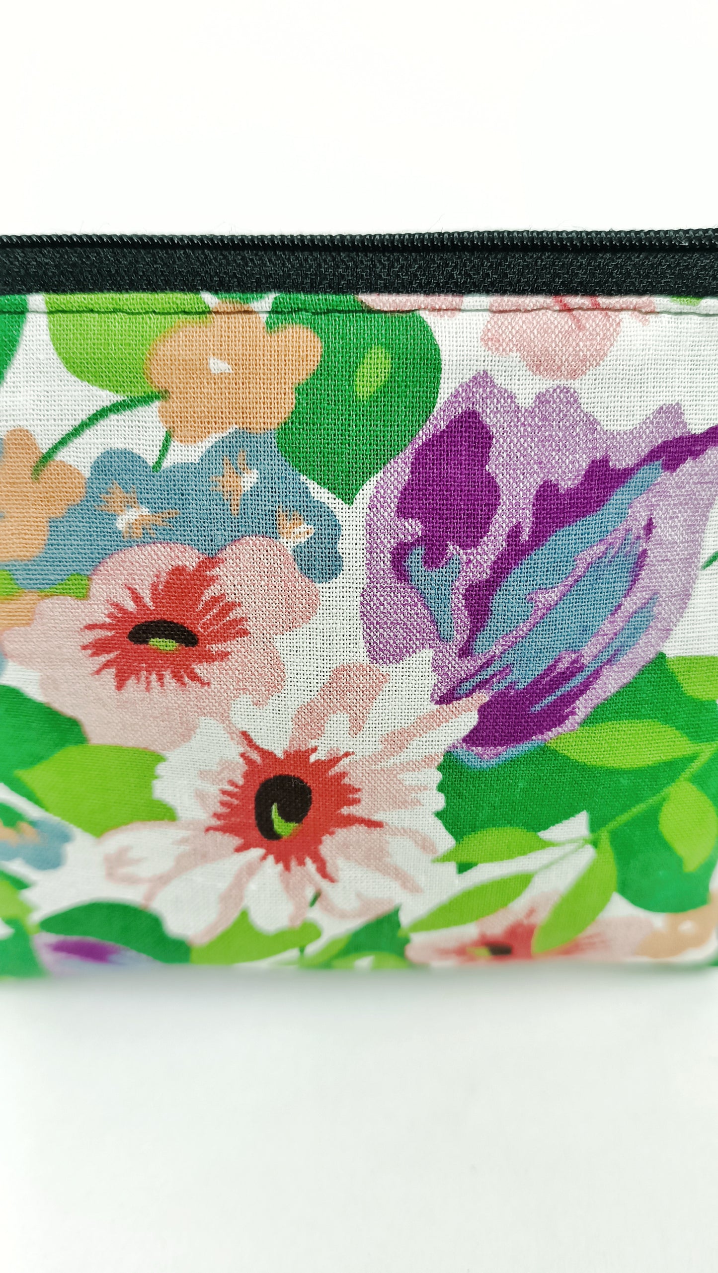 kleines upcycling taeschchen aus recyceltem material berlin