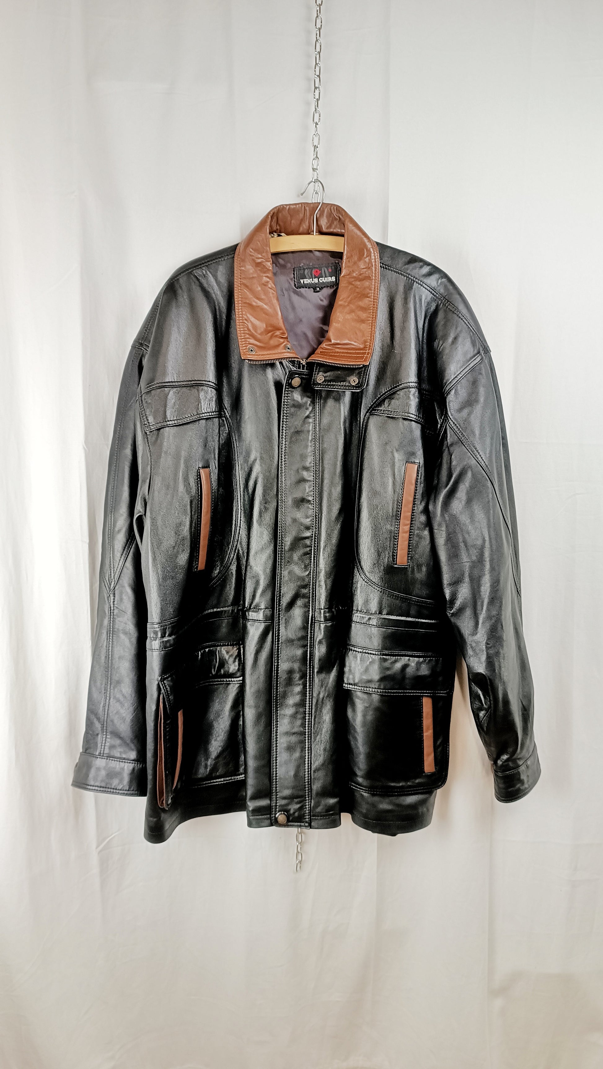 Jacke aus Glattleder vor dem Upcycling zur Triangle Bag