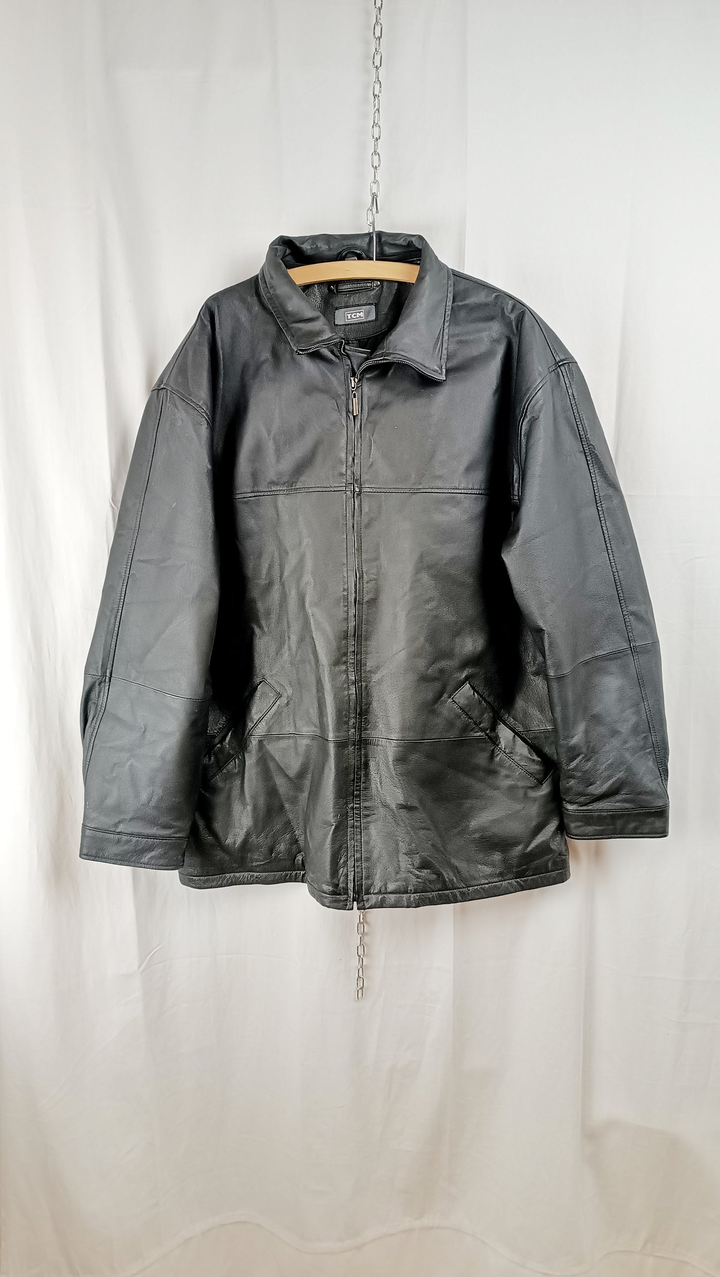 Vintage Jacke aus Leder vor dem Upcycling zur Triangle Bag