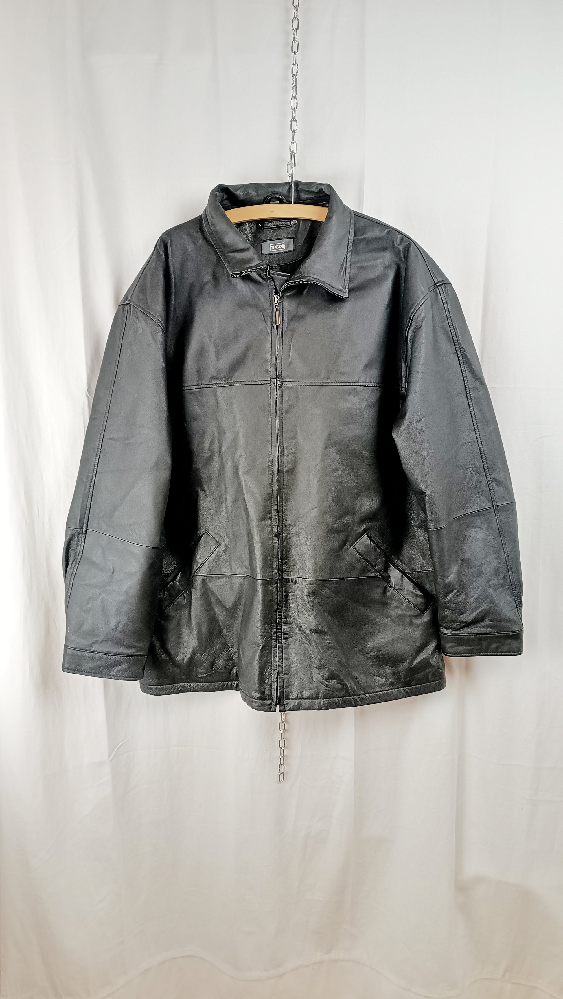 Vintage Jacke aus Leder vor dem Upcycling zur Triangle Bag