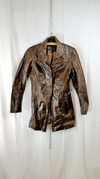 Vintage Lederjacke aus braunem Leder vor dem Upcycling zur [Taschenart]
