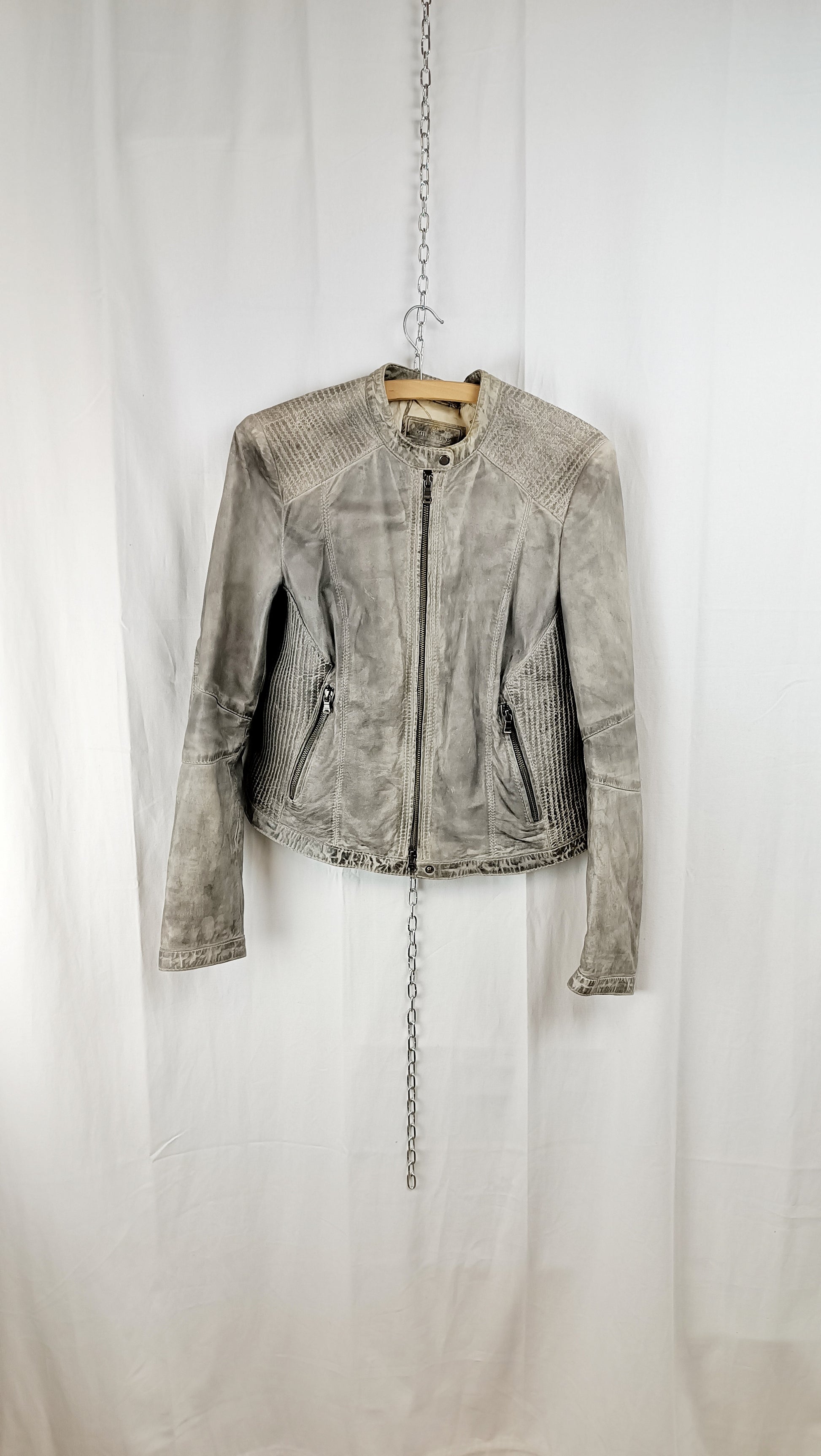 Jacke aus Vintage Leder vor dem Upcycling zur Two-Way Bag