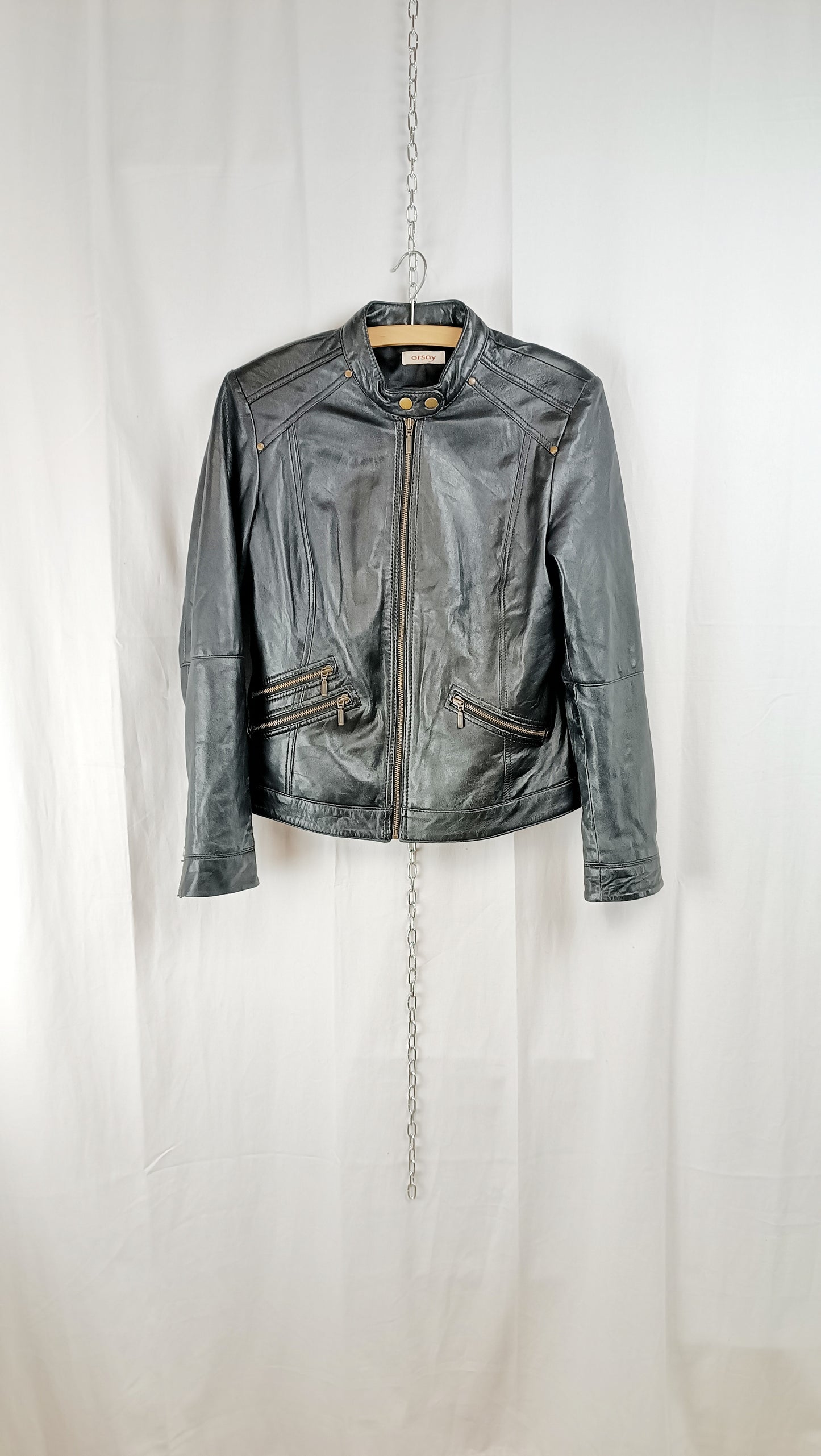 Vintage Jacke aus Leder vor dem Upcycling zur Two-Way Bag