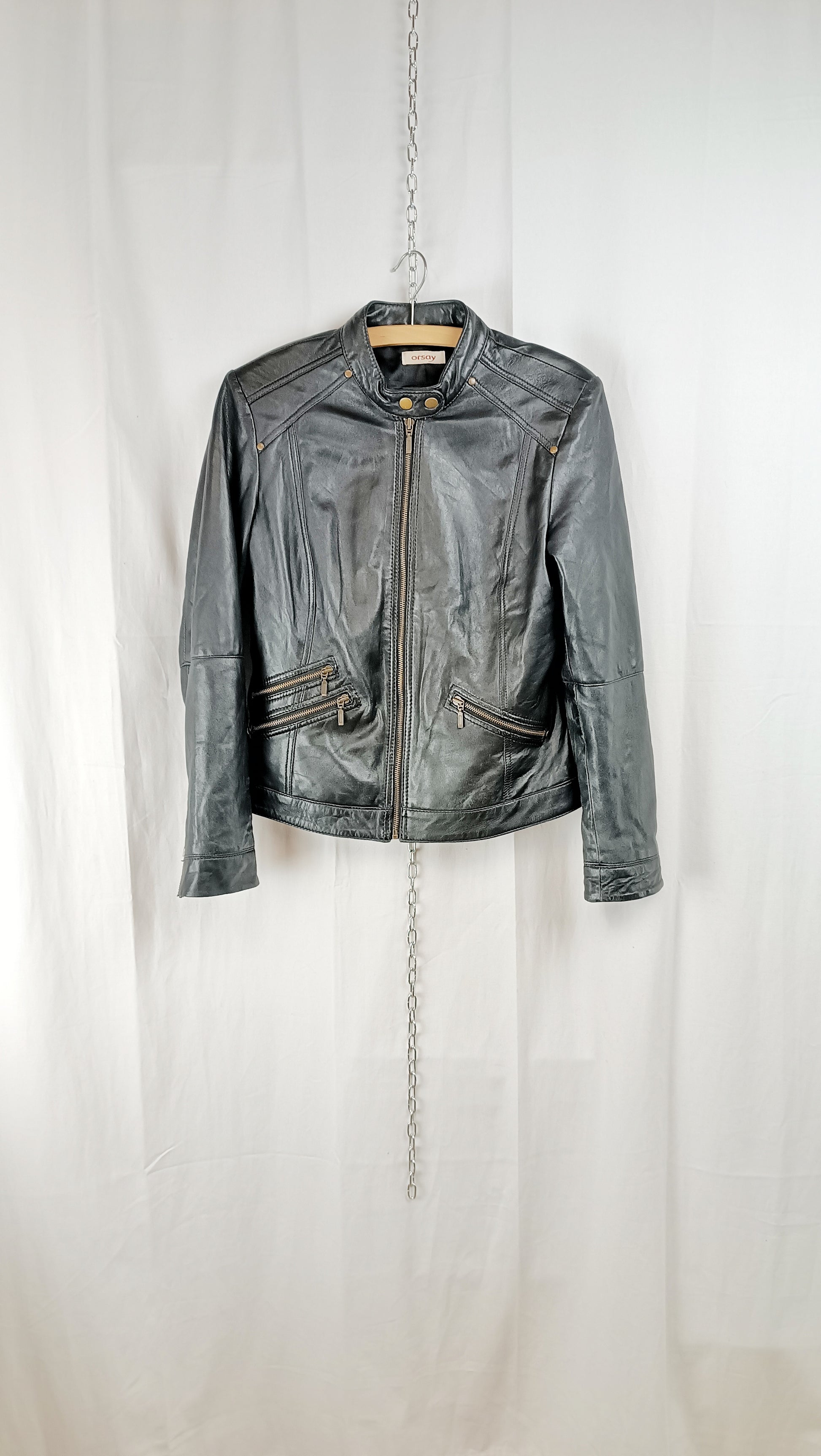 Vintage Jacke aus Leder vor dem Upcycling zur Two-Way Bag