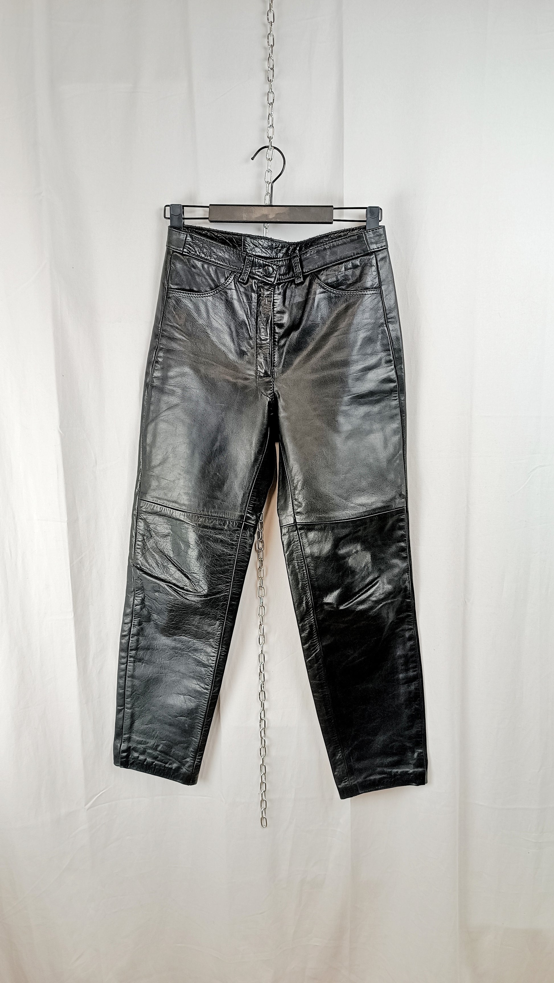 Hose aus Leder vor dem Upcycling zur Two-Way Bag