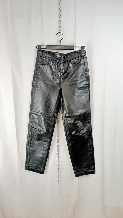 Hose aus Leder vor dem Upcycling zur Two-Way Bag