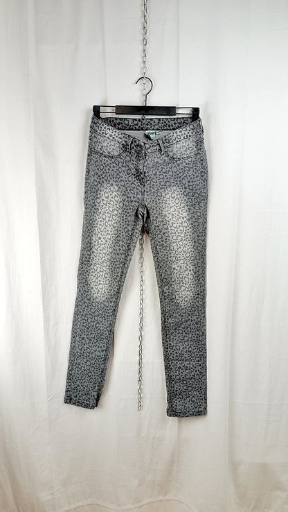 Leoprint Denim Jeans vor dem Upcycling zur Crossbody Bag