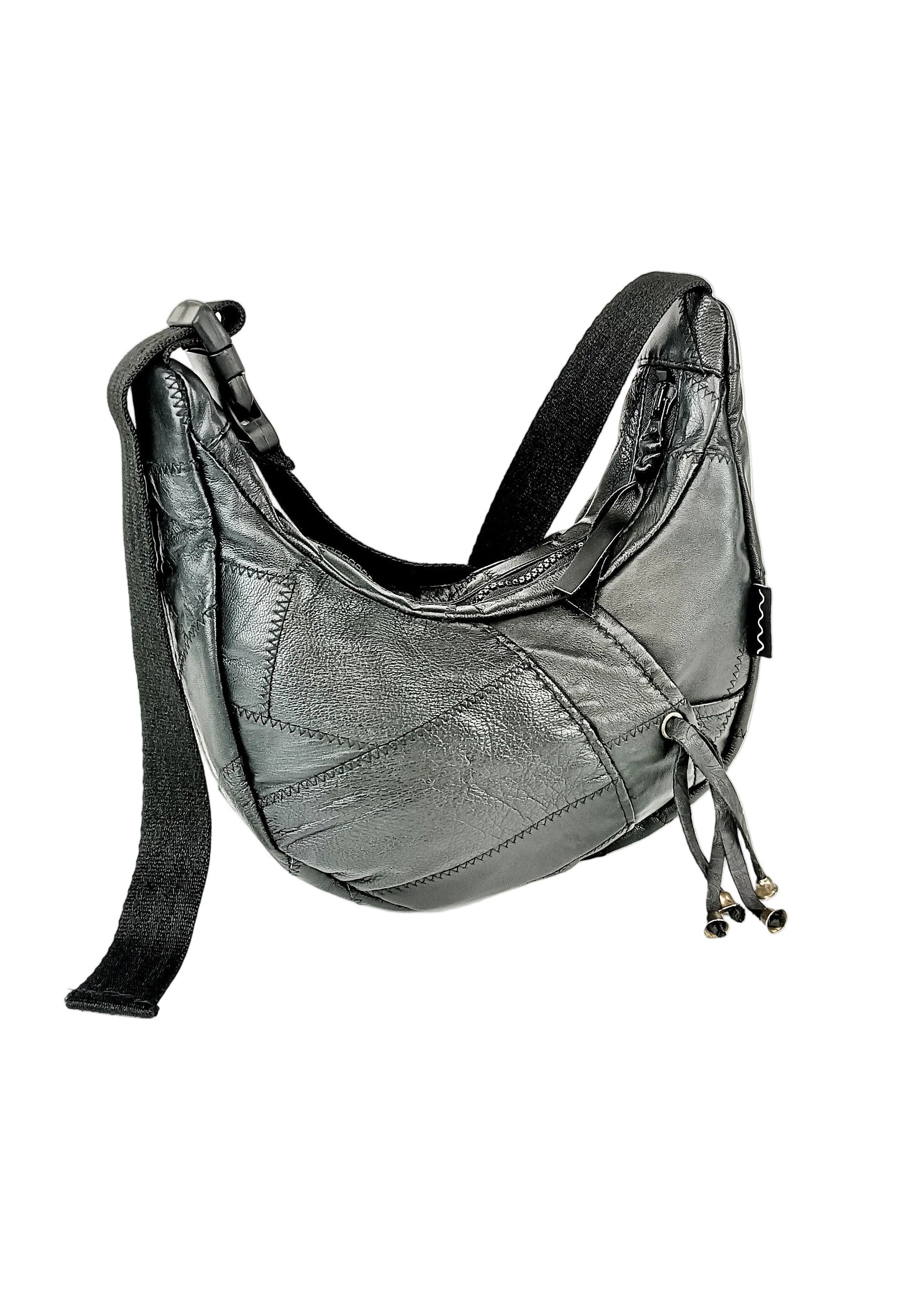 Schwarze Patchwork Crossbody Bag aus Leder, handgemachtes Upcycling-Unikat von Wallawalla Berlin