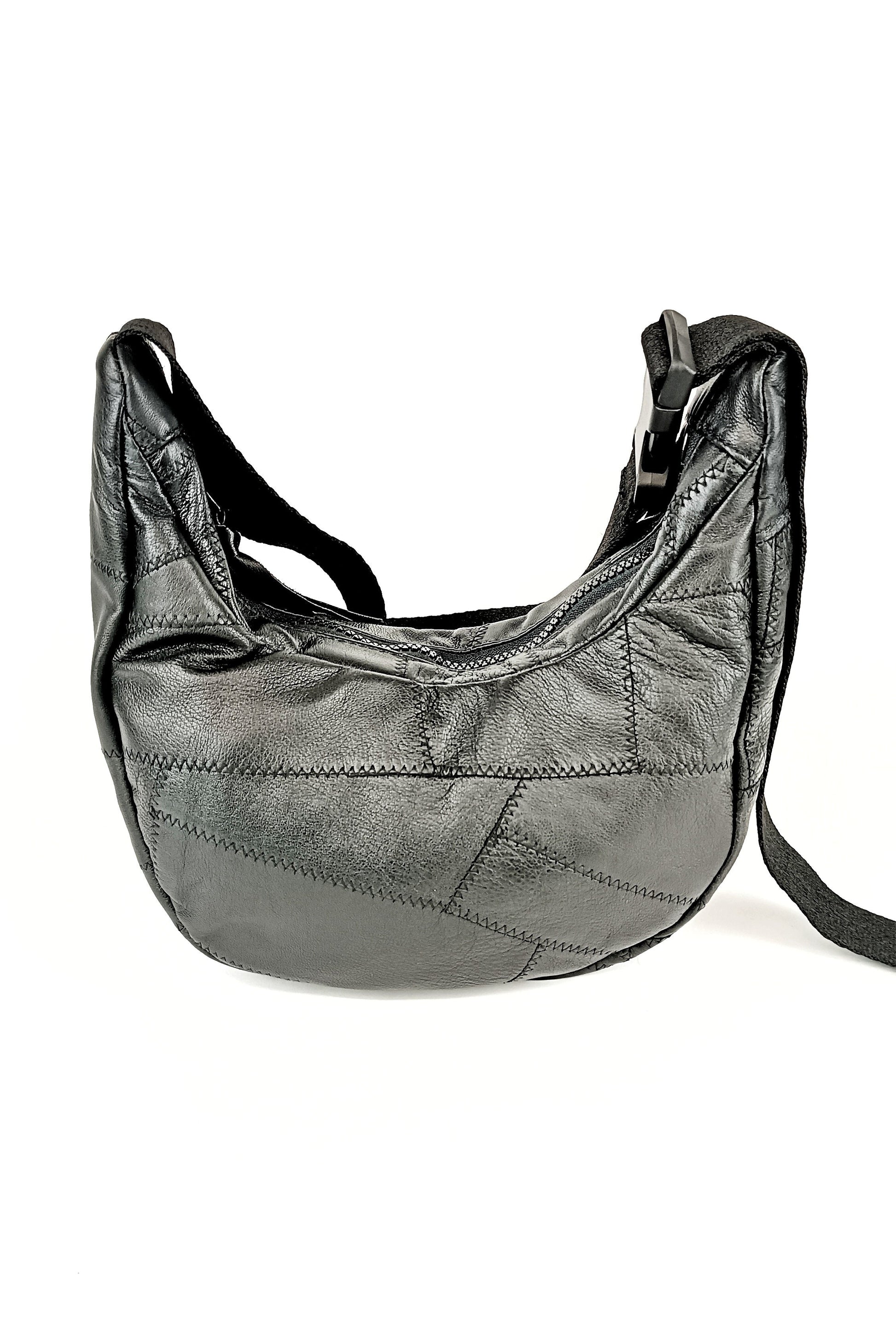 Rückenansicht schwarze Patchwork Crossbody Bag aus Leder, handgemachtes Upcycling-Unikat von Wallawalla 