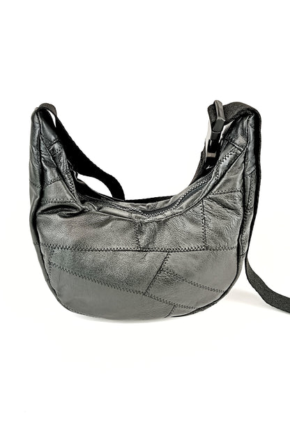 Rückenansicht schwarze Patchwork Crossbody Bag aus Leder, handgemachtes Upcycling-Unikat von Wallawalla 