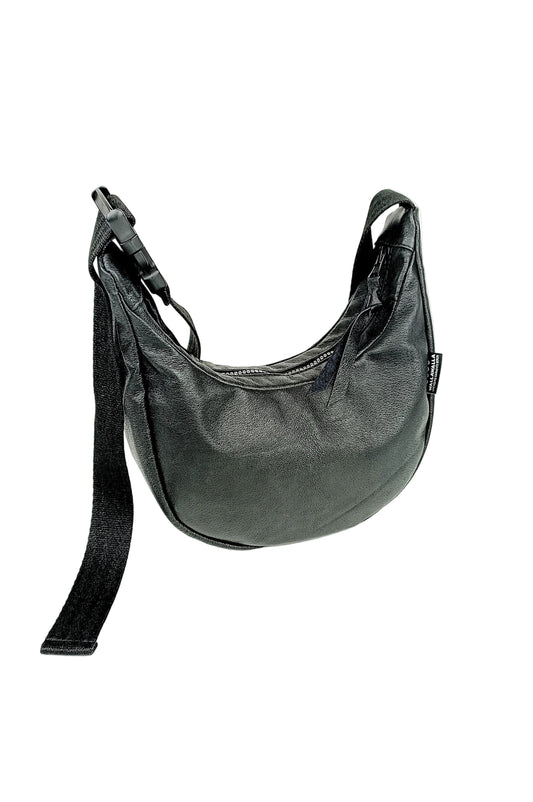 Schwarze Crossbody Bag aus Glattleder mit Struktur, handgemachtes Upcycling-Unikat von Wallawalla Berlin