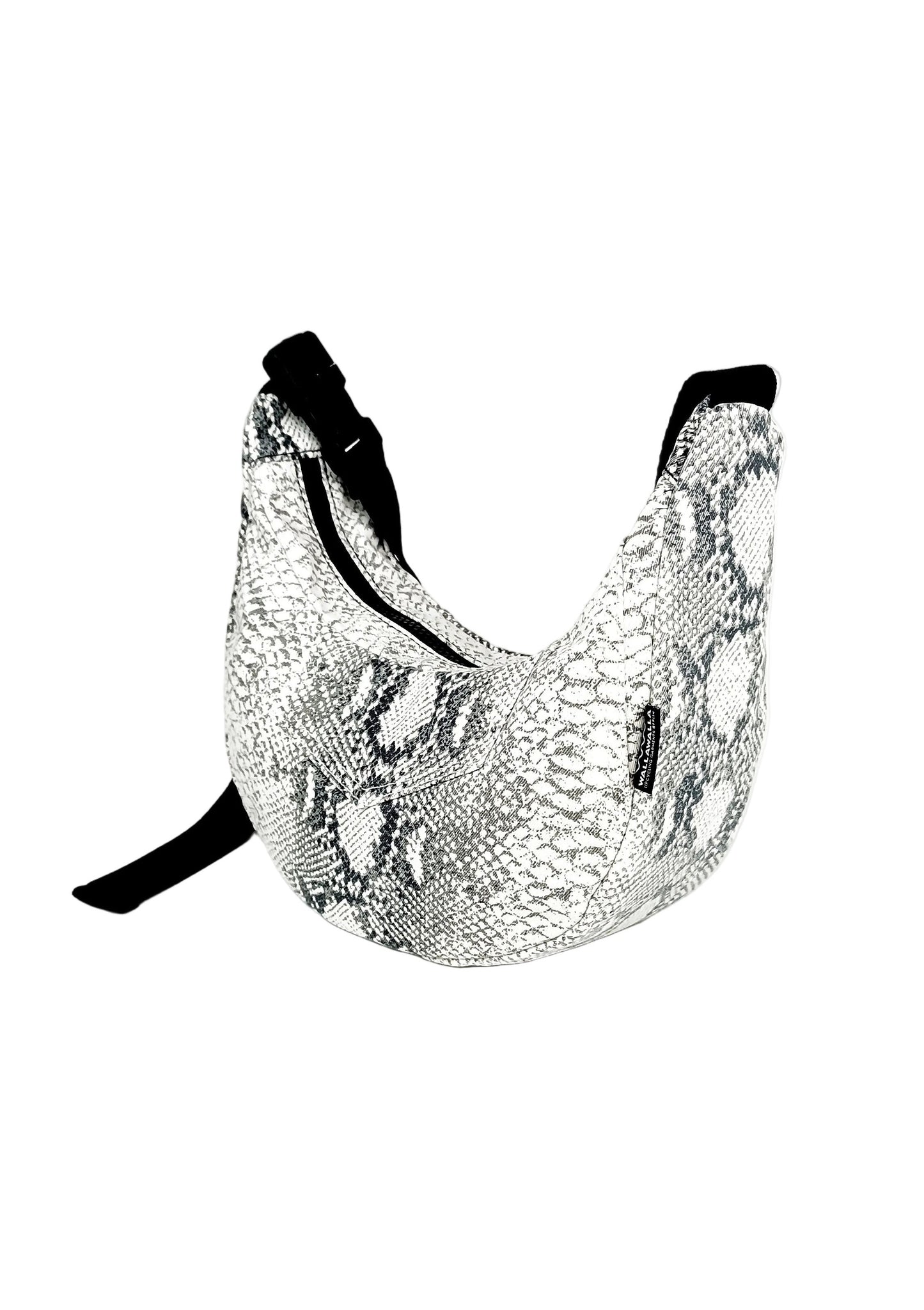 Seitliche Ansicht Snakeprint Crossbody Bag  aus Denim, handgemachtes Upcycling-Unikat von Wallawalla Berlin
