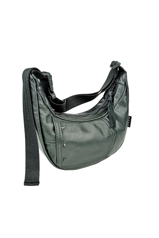 Schwarze Two-Way bag mit Nieten, handgemachtes Upcycling-Unikat von Wallawalla Berlin