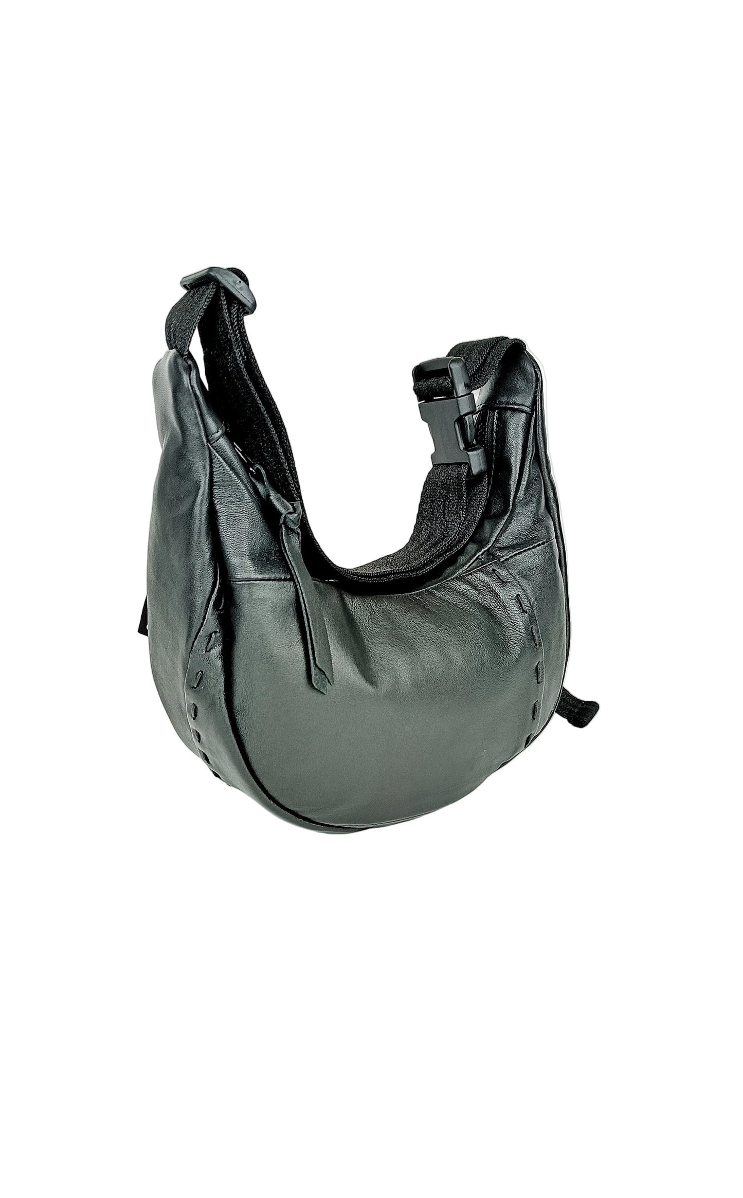 Seitliche Ansicht Schwarze Two-Way Bag Glattleder mit Stickerei  handgemachtes Upcycling-Unikat von Wallawalla 