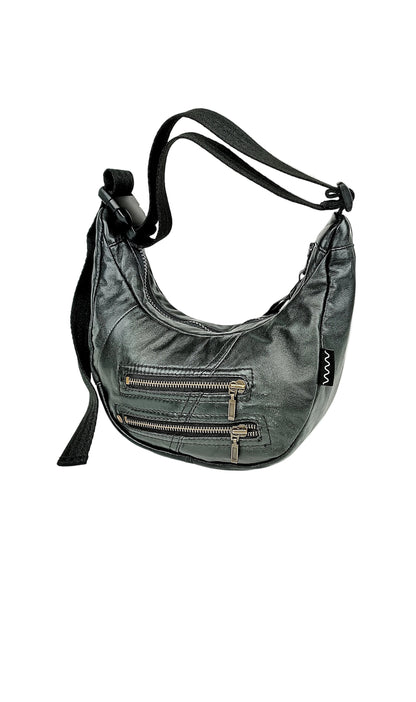 Schwarze Two-Way Bag mit zwei Reißverschlüssen aus vintage Leder, handgemachtes Upcycling-Unikat von Wallawalla Berlin