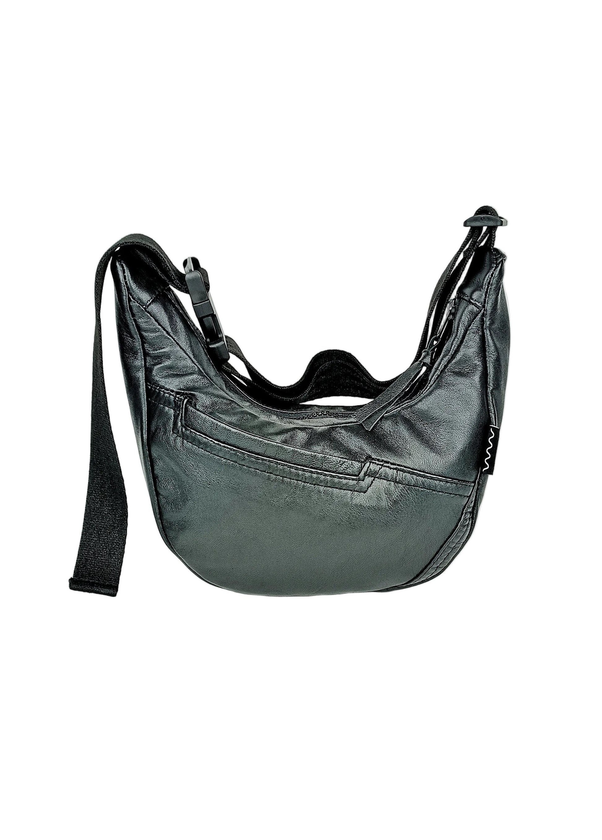 Schwarze Baguette Bag aus Leder, handgemachtes Upcycling-Unikat von Wallawalla Berlin