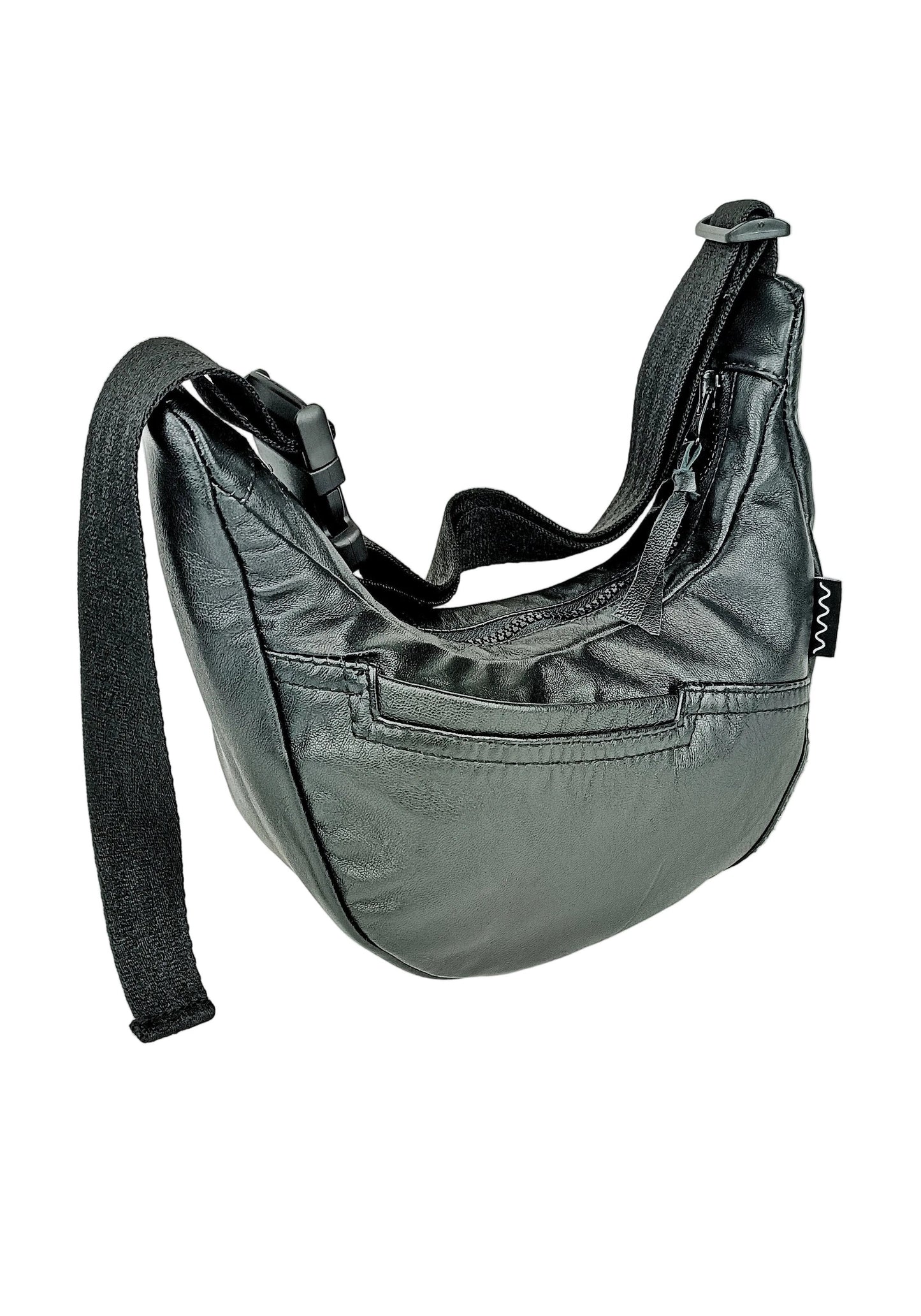 Schwarze Two-Way Bag aus Leder, handgemachtes Upcycling-Unikat von Wallawalla Berlin