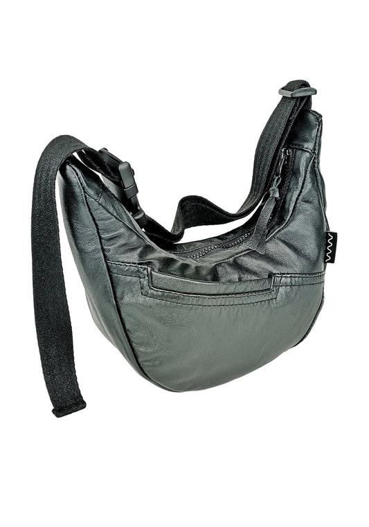 Schwarze Two-Way Bag aus Leder, handgemachtes Upcycling-Unikat von Wallawalla Berlin