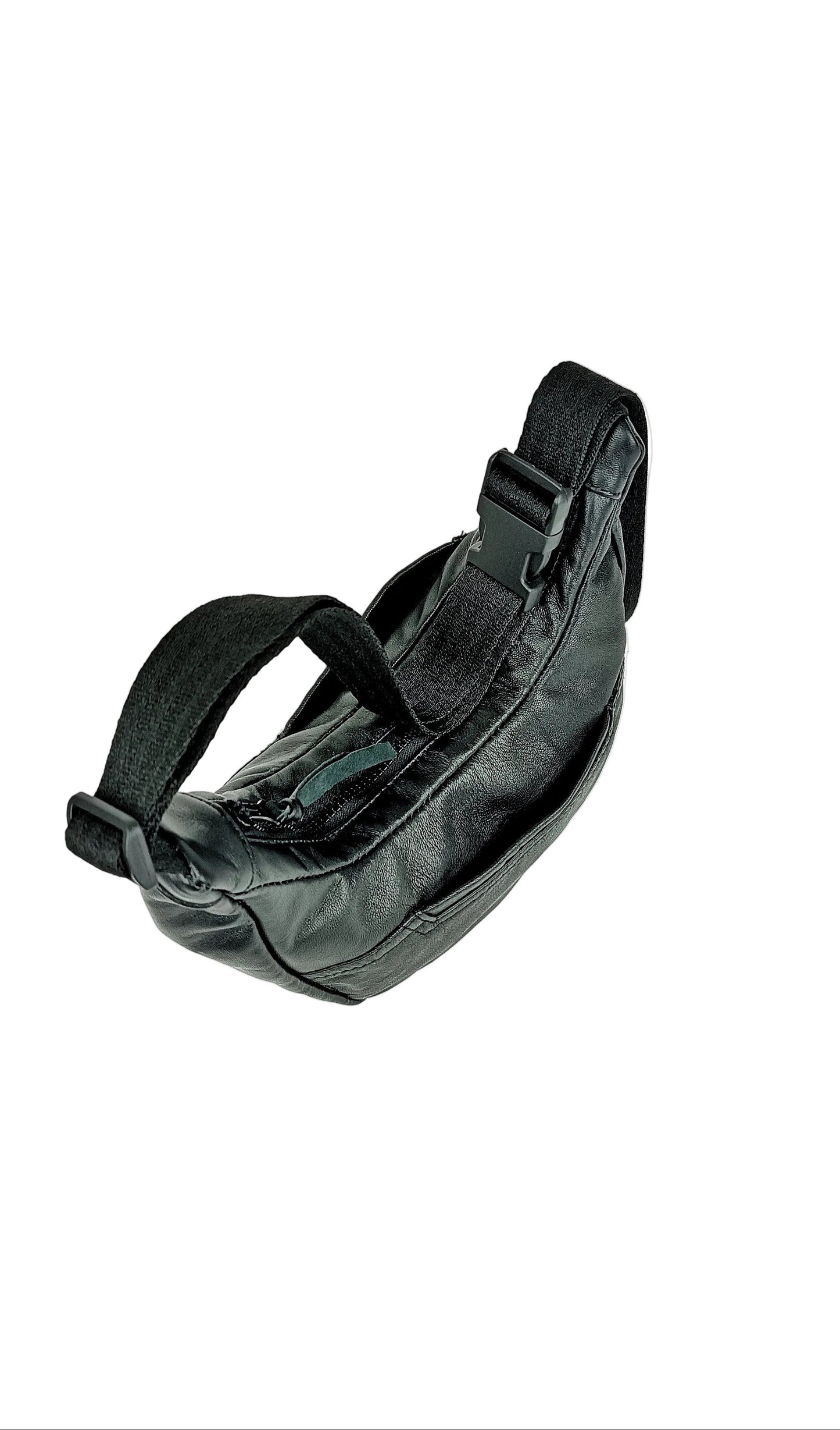 Draufsicht Reißverschluss der schwarzen Two-way Bag aus Leder 