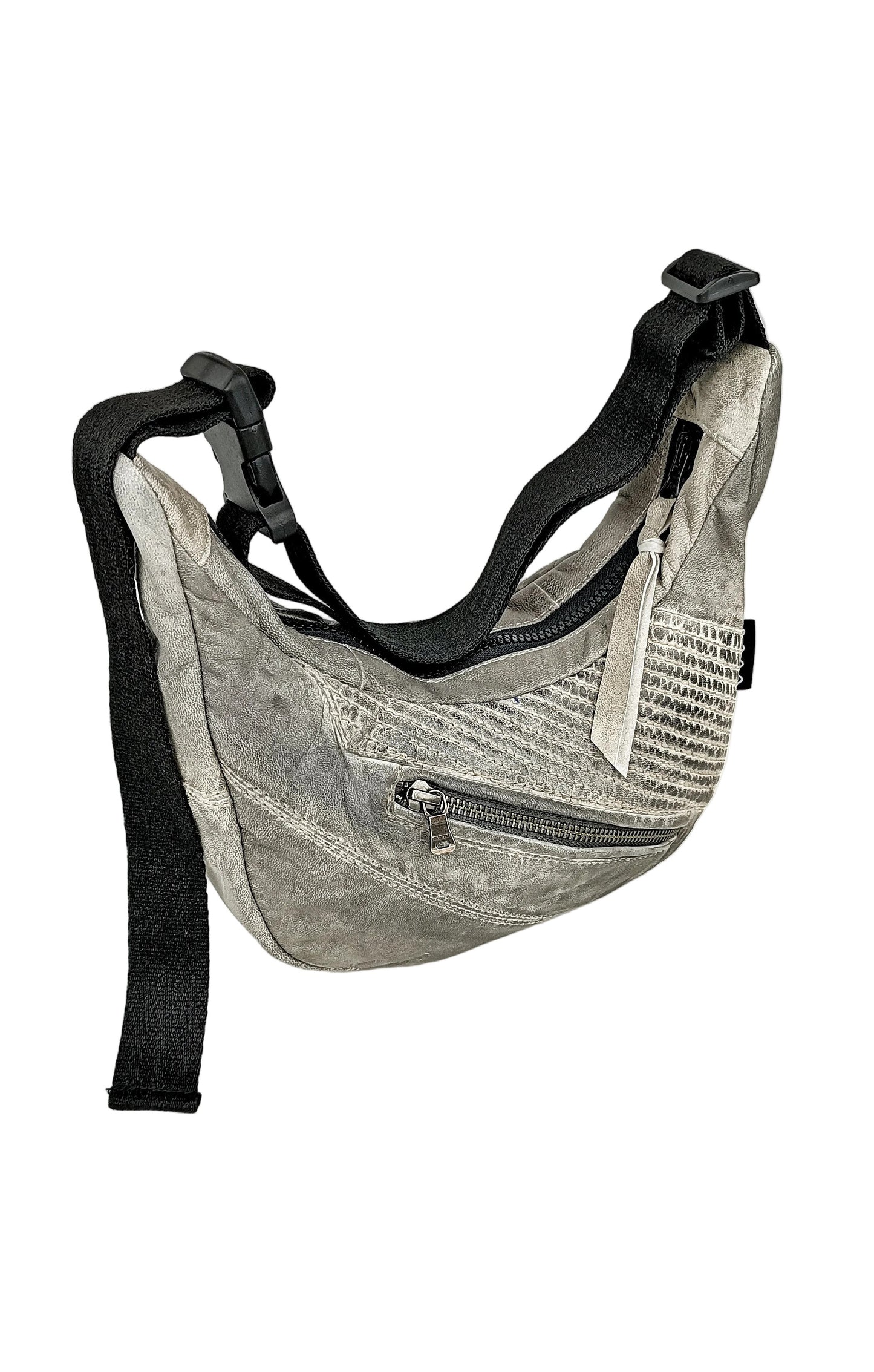 Graue Crossbody Bag aus Leder, handgemachtes Upcycling-Unikat von Wallawalla Berlin