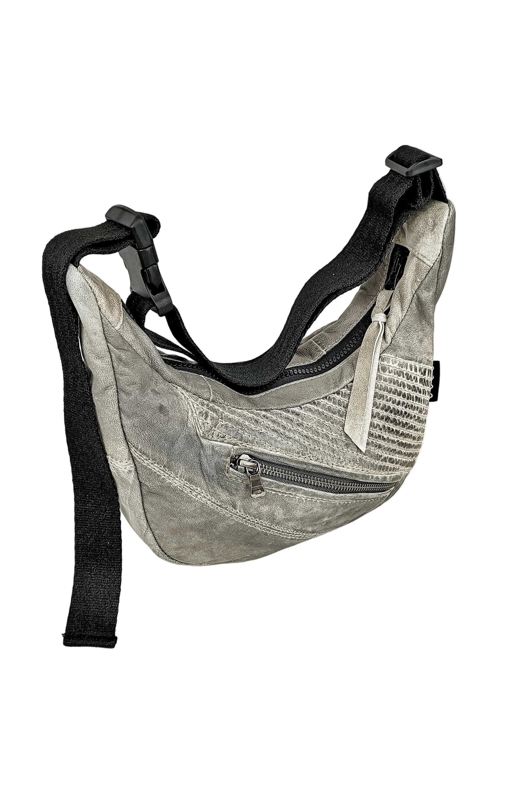 Graue Crossbody Bag aus Leder, handgemachtes Upcycling-Unikat von Wallawalla Berlin