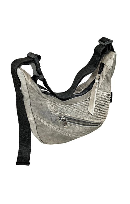 Graue Crossbody Bag aus Leder, handgemachtes Upcycling-Unikat von Wallawalla Berlin