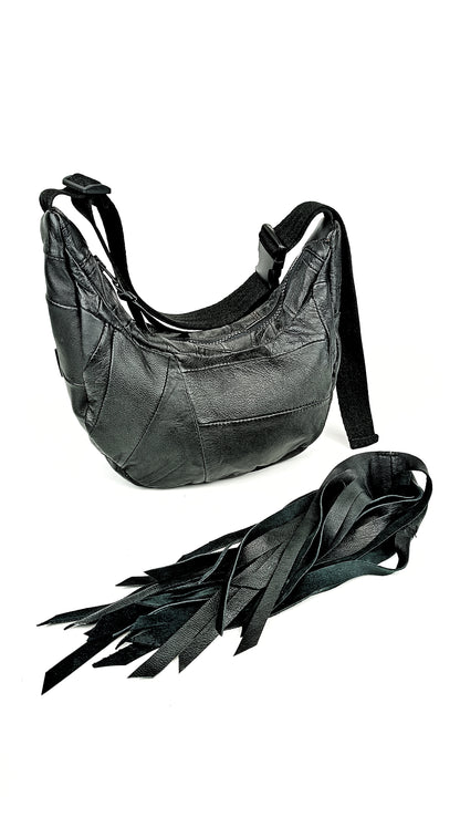 Schwarze Two-Way Bag aus upcycelter Hose aus Leder mit abnehmbaren Fransen, handgemachtes Unikat von Wallawalla Berlin
