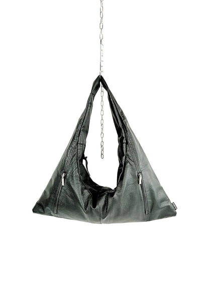 Triangle Bag aus strukturiertem Leder, handgemachtes Upcycling-Unikat von Wallawalla Berlin