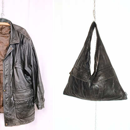 Schwarze Lederjacke und daraus gefertigte Triangle Bag L als Upcycling-Tasche