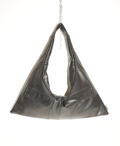 Frontalansicht wallawalla Bag aus recyceltem Leder schwarz
