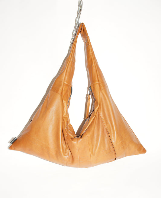 wallawalla Triangle Bag Small aus recyceltem Leder Cognac farbend