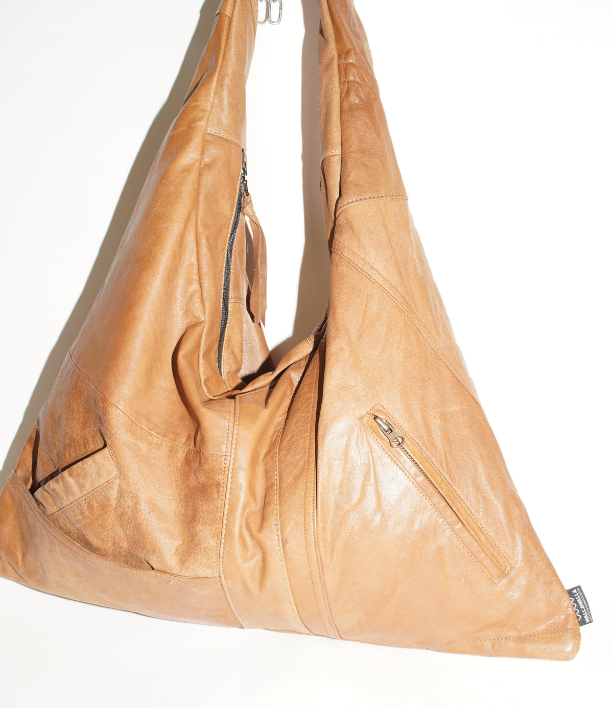 Detailansicht wallawalla Bag aus recyceltem Leder Cognac
