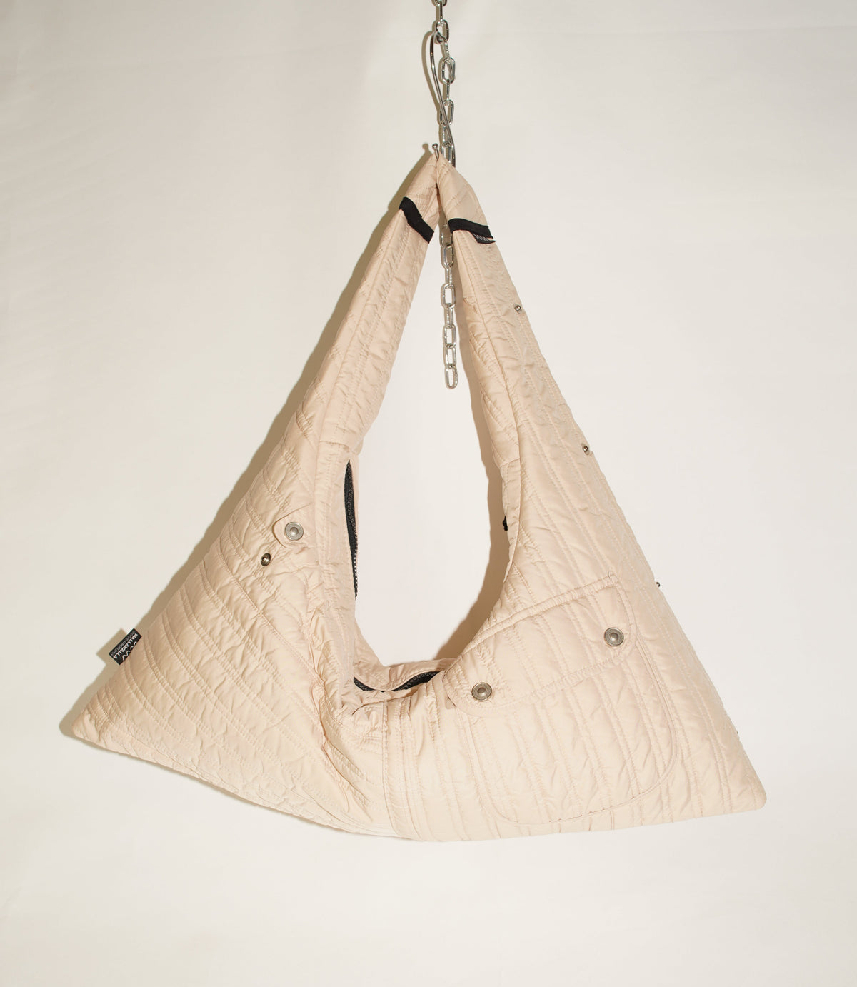 Frontalansicht wallawalla Bag aus recyceltem gesteppten Stoff  in geld Butter yellow